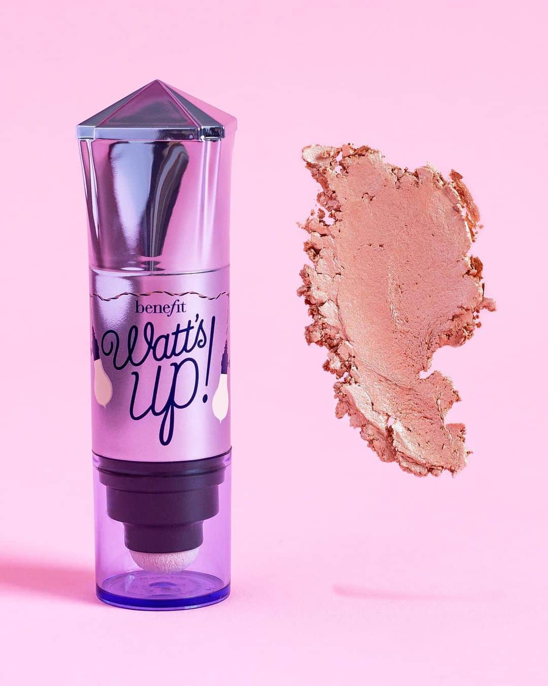 Benefit Cosmeticsのインスタグラム：「Watt’s up benefam!? Tell us how your day went using ONLY emojis! 👇 We’ll go first: ☕💻☕💻😭🛌 📸: @gabrielle.shoots」
