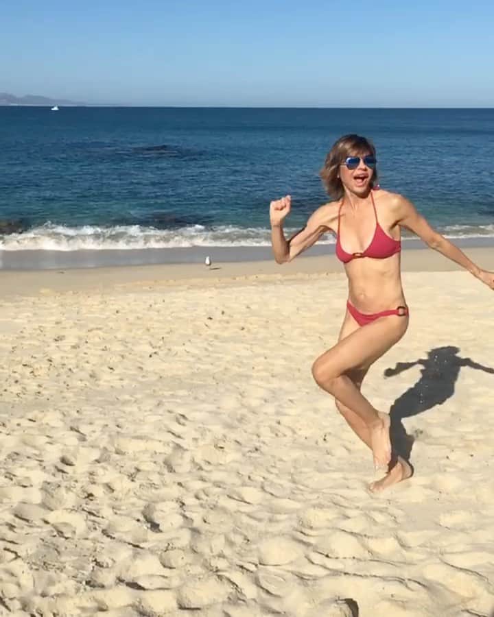 リサ・リナのインスタグラム：「🏝 It’s all an illusion.」