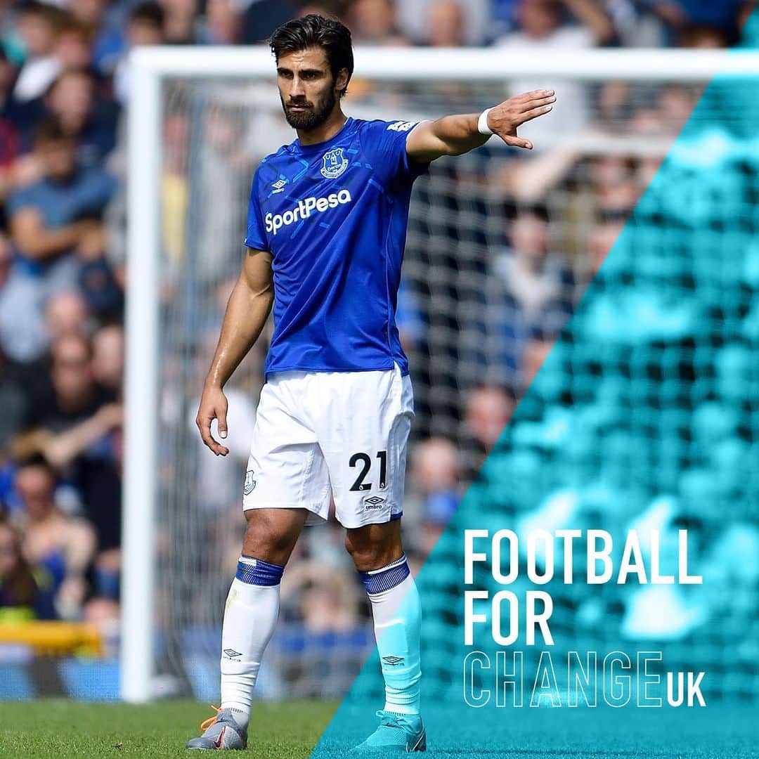 アンドレ・ゴメスのインスタグラム：「Delighted to join @ftblforchange on their mission to make the difference in young people lives, supporting them in their social, educational and sportive paths.   Hope we can be an example to those kids that dream and aim to be better! 💙」