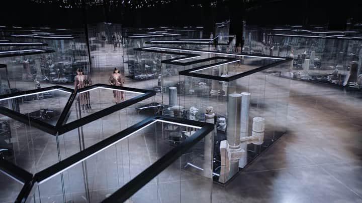 Fendiのインスタグラム：「An exclusive view at the show highlights from @MrKimJones’ #FendiFW21 ready to wear women’s collection.  Artistic Director of Couture and Womenswear Collections: @MrKimJones Artistic Director of Accessories and Menswear Collections: @SilviaVenturiniFendi Jewellery Creative Director: @delfinadelettrez  Design and show production: @bureaubetak Video: @loicprigent Music: @michelgaubert  Styling: @themelanieward Hair: @guidopalau Makeup: @peterphilipsmakeup Nails: @beautick_official Casting: @shelleydurkancasting  Special thanks to @therealswizzz」