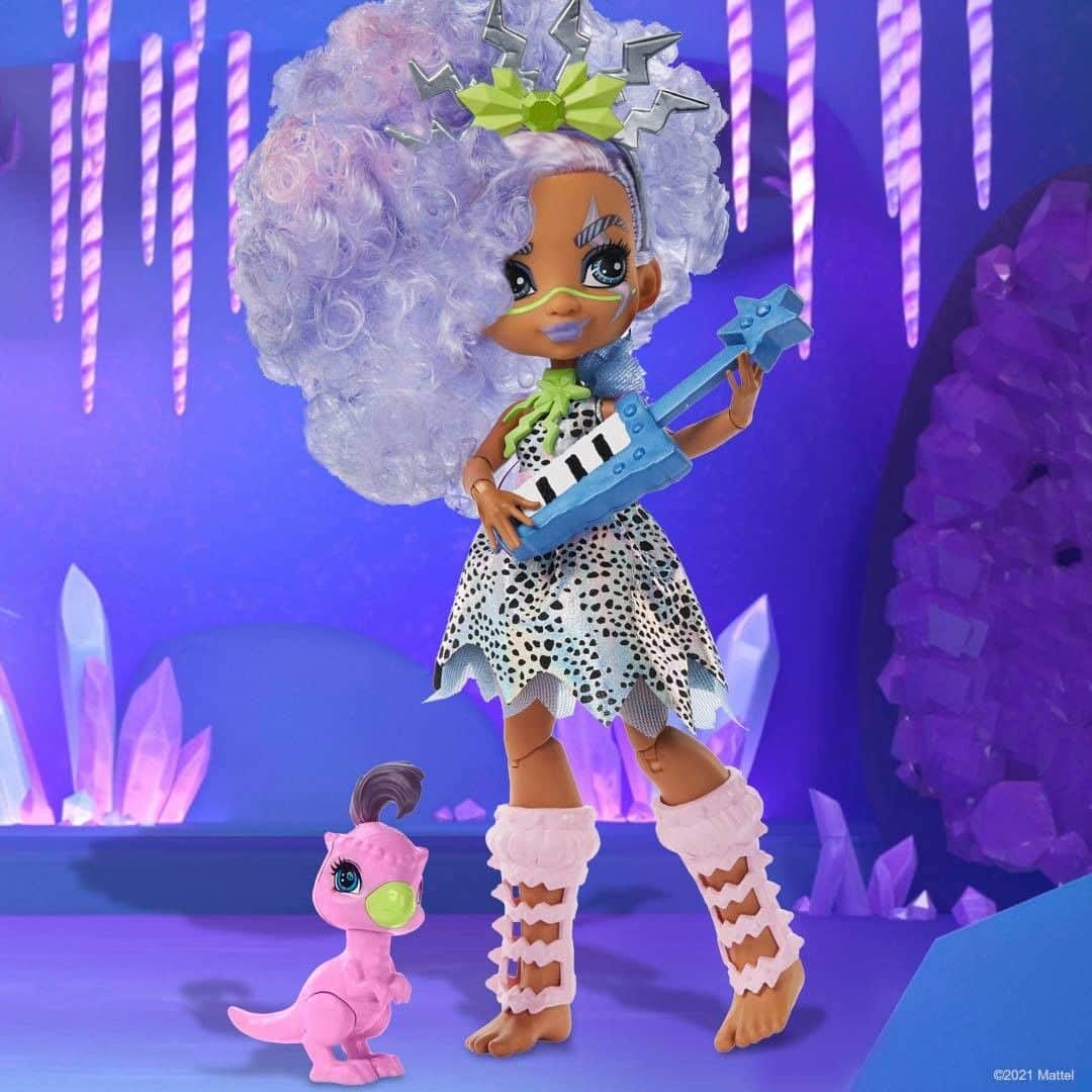 Mattelさんのインスタグラム写真 - (MattelInstagram)「She rocks! ⚡️ Create bold new looks and music-inspired play with the #CaveClub’s newest duo, Bashley and Snare.」2月27日 2時00分 - mattel