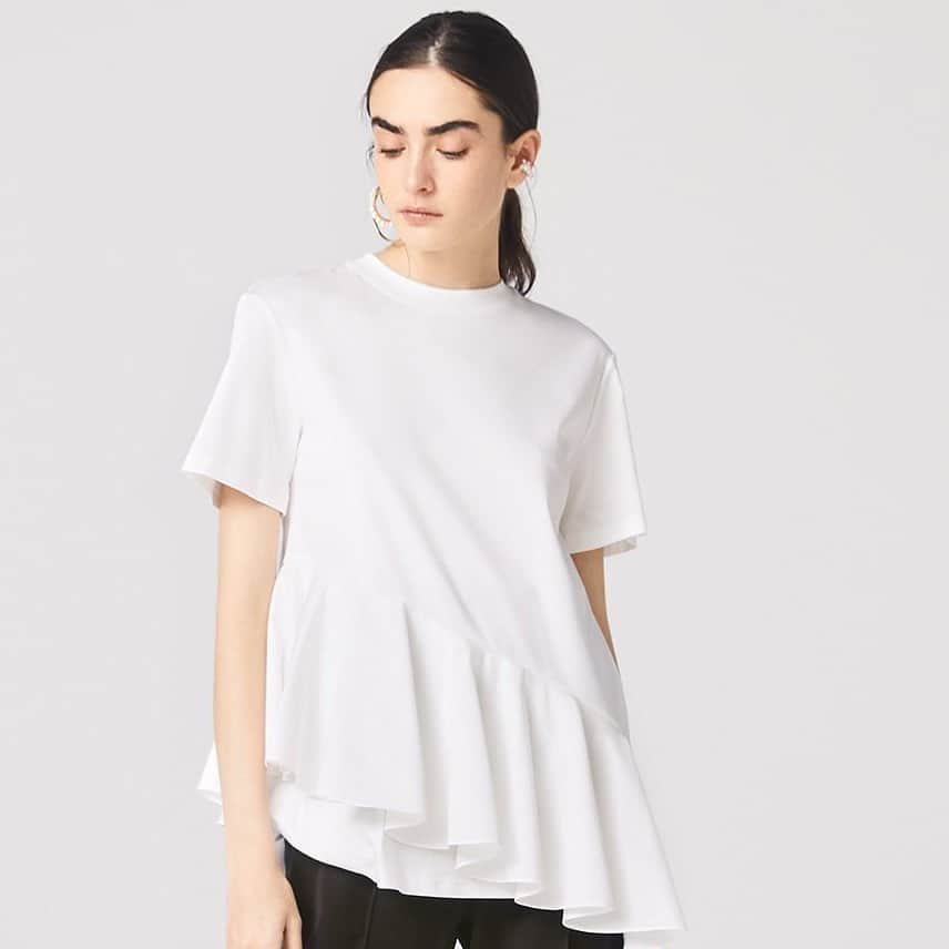 アディアムのインスタグラム：「Your classic t-shirt with an ADEAM flair. #ADEAMBasics」