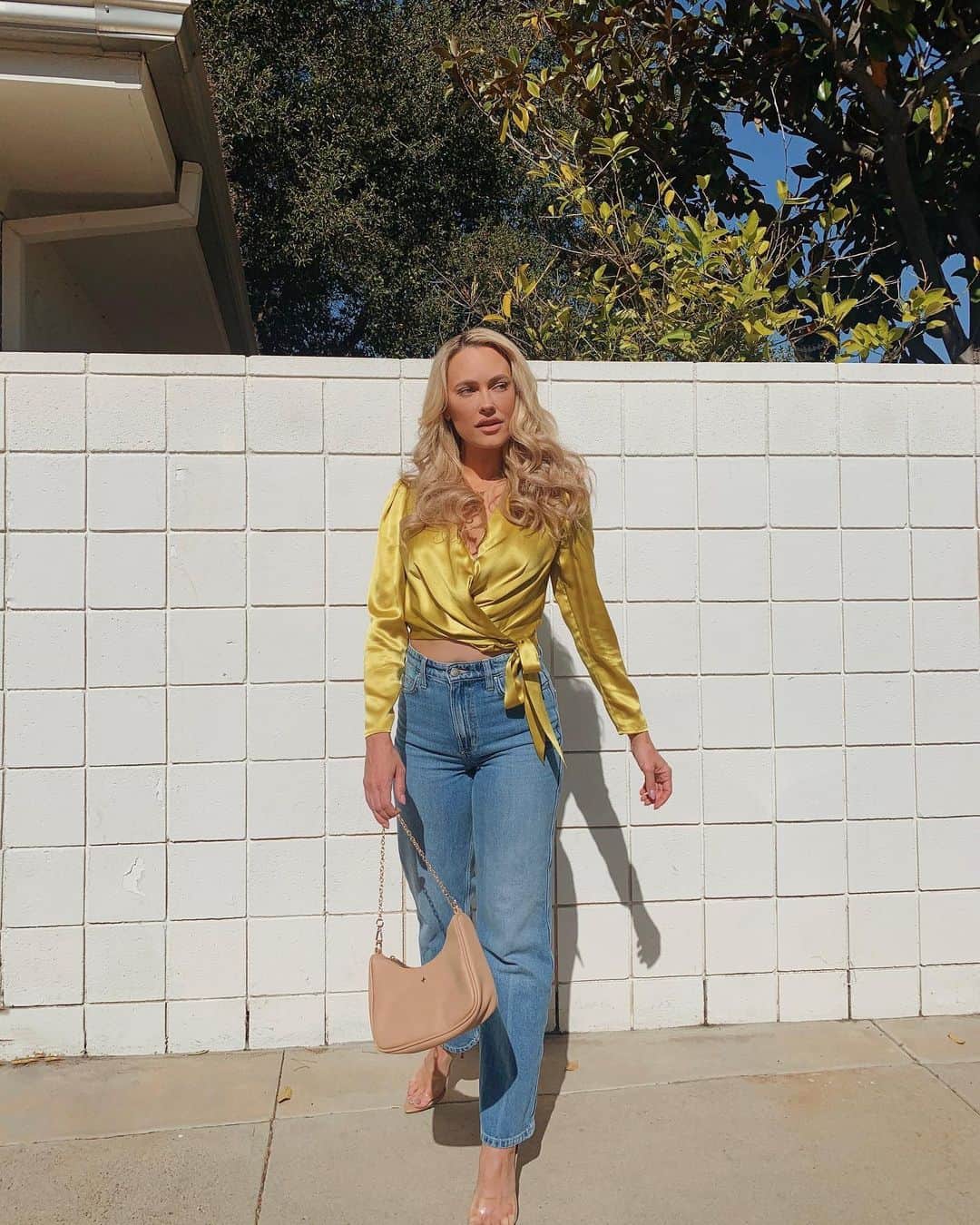 Peta Murgatroydのインスタグラム：「Ready for Spring 🌼 It feels good to put on real clothes again!」