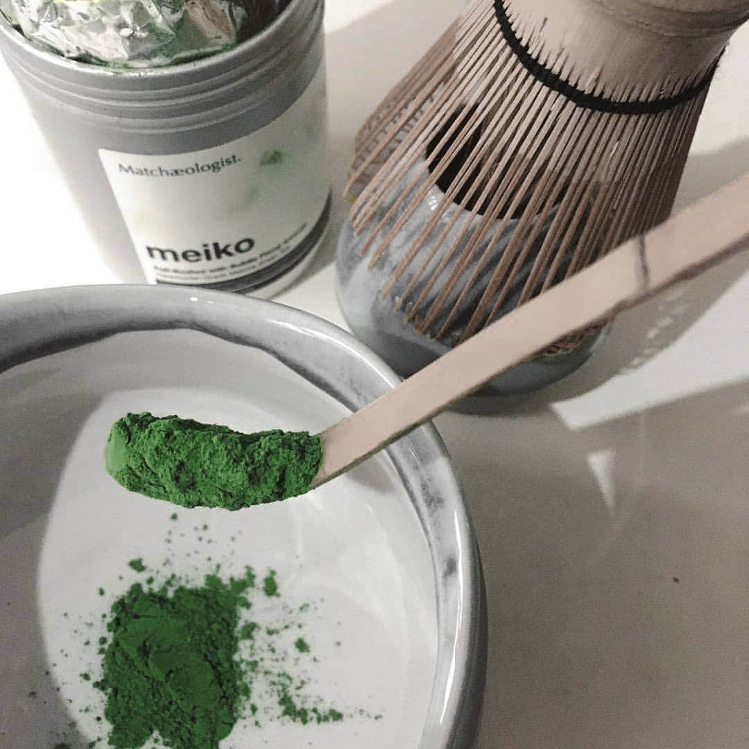 Matchæologist®さんのインスタグラム写真 - (Matchæologist®Instagram)「🌠 Kickstart your wellness routine with a cup 🍵 of freshly brewed #Matcha — The greatest wealth is your health! Thanks to @dunkitorelse for sharing with us this amazing #MatchaRitual capture featuring our Meiko™ Ceremonial Matcha! . Matcha is the perfect choice when you are looking for a steady boost of natural energy to fight the afternoon slump. Similar to coffee, matcha has caffeine (because life pretty much requires caffeine). But instead of the blast-and-crash experience of coffee, matcha provides a gentle boost that lasts for up to 6 hours. . For premium-quality matcha 🍵, visit Matchaeologist.com . Follow our bio link 👉 @Matchaeologist . Matchæologist® #Matchaeologist Matchaeologist.com」2月27日 2時22分 - matchaeologist
