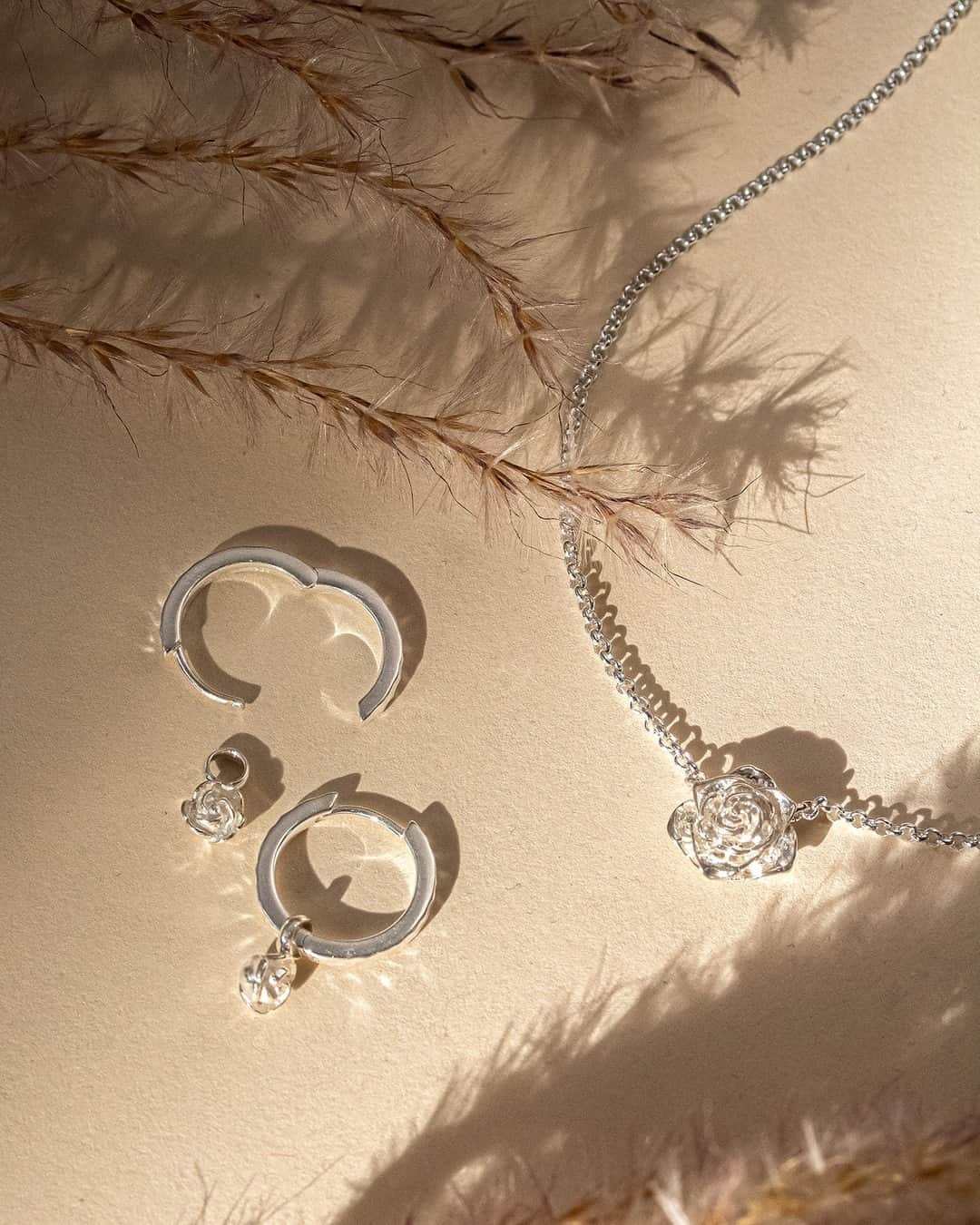 のインスタグラム：「Just in time for the sunny days! Discover our Wild Rose collection and step into Spring with style 🌹.」