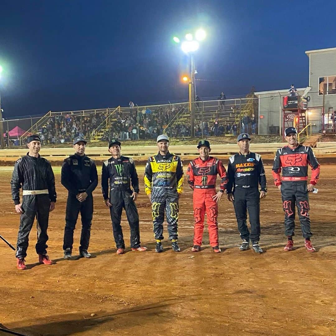 リッキー・カーマイケルのインスタグラム：「The Crew🤘🏼. Go see how all the chaos unfolded last night at the @motofiteklub #motocar race, on the @fitetv. It was on🔥, literally. Link in my bio to watch  @ryandungey @briandeegan38 @jeremymcgrath @justinbrayton @crtwotwo @christianvdv」