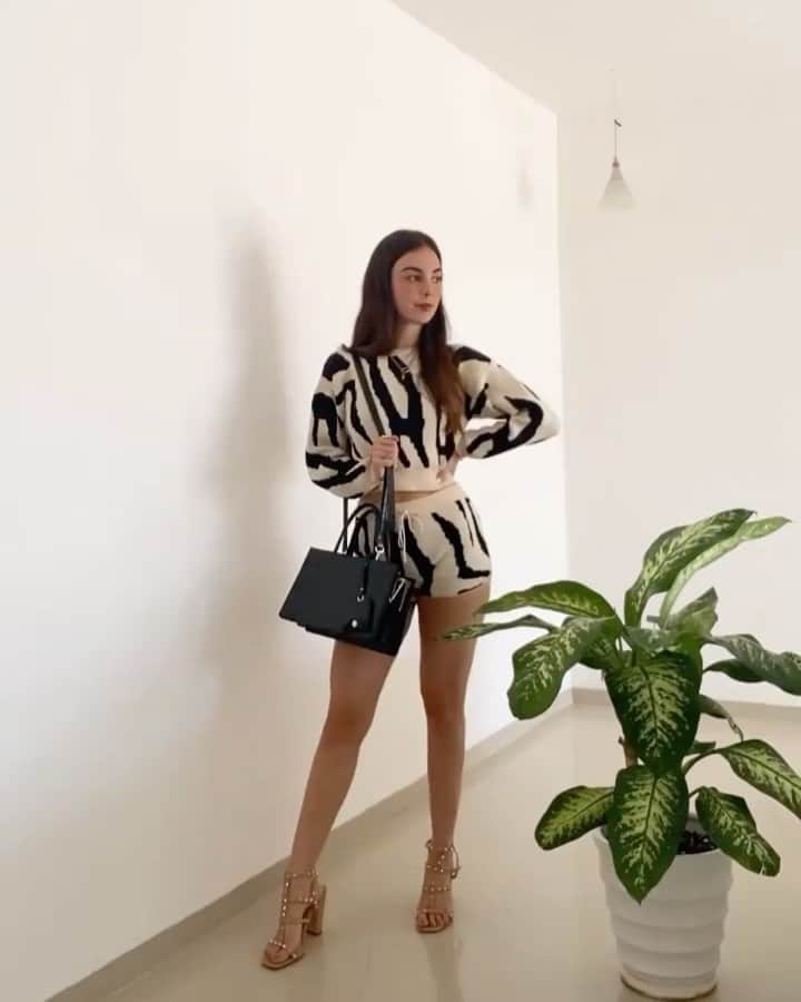 SHEINのインスタグラム：「Which look is your fave? 😍  @paumoralc  Shop Item #: 1389168, 1452869, 1353581, 1132628, 1157976  #SHEINgals #SHEINstyle #SHEINSS21 #SHEINHaul」
