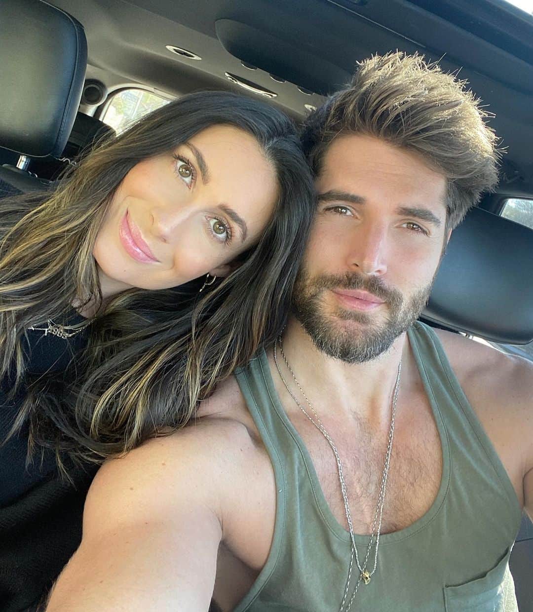 ニック・ベイトマンのインスタグラム：「On our way to a Heist 🤠」