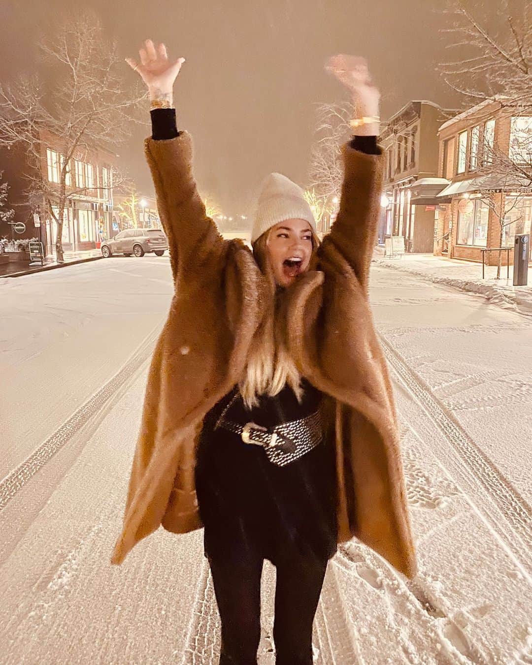 トリ・プラバーのインスタグラム：「Fri-YAY!」
