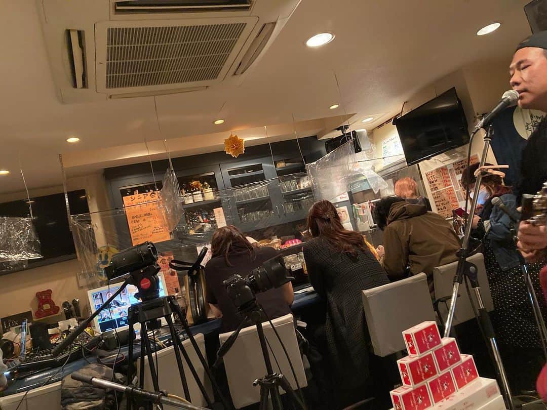 GAMO4 Fesさんのインスタグラム写真 - (GAMO4 FesInstagram)「【がもよんフェス5日目】 カラオケイルソーレ 涙涙の会場となりました😭❤️ . 明日はこちら💁‍♀️💁‍♂️ 遂に週末！2会場なります！ 『GAMO4 Fes 2021 -day.6-』 . 2/27(土) cafe bar 鐘の音 . 【ACT】 funnySkash(Acoustic ver.) スムージチークス 中村利紗 岸田冬志樹(東京) 一山楓 咲弥 正岡莉奈 二段優希 石坪日菜 鋭光 . 【パフォーマー】 魔法使い 真生(MASAO) . 【MC】 廉林優 0x3x8 . ▶︎YOUTUBE LIVEの配信先はこちら https://www.youtube.com/watch?v=sr3v48B3hQ0 ▶︎アーティストへの応援投げ銭はこちら https://passmarket.yahoo.co.jp/event/show/detail/01dtpz11gnx1n.html ▶︎詳細はこちら https://ameblo.jp/g4f-official/entry-12654822523.html . 2/27(土) イタリアンバールISOLA . 【ACT】 ウエノタカユキ 茉寿 KENG 加納兄弟 沖崎太亮 白川泉 戸田大地 ミイユウスケ 山内一生 SIG&かみん . ▶︎YOUTUBE LIVEの配信先はこちら https://www.youtube.com/watch?v=Z00vfsoIG8s ▶︎アーティストへの応援投げ銭はこちら ‪https://passmarket.yahoo.co.jp/event/show/detail/015khh11gp0qh.html‬ ▶︎詳細はこちら ‪https://ameblo.jp/g4f-official/entry-12654841080.html‬ . . #がもよんフェス #gamo4fes #おうちでがもよん #おうちフェス #オンラインフェス #ライブ配信 #無観客ライブ #無観客ライブ生配信  #配信ライブ #配信フェス #がもよんフェス実行委員会  #蒲生四丁目 #がもよん #城東区 #ライブハウス #ライブバー #鐘の音 #音楽イベント #ライブイベント #音楽フェス #ミュージックフェス #サーキットイベント #live情報 #フェス #地域イベント #地域活性化 #地域創生 #まちづくり #音楽好きな人と繋がりたい」2月27日 2時50分 - gamoyon_fes