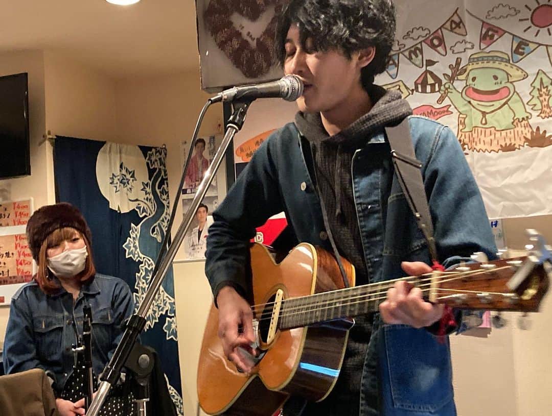 GAMO4 Fesさんのインスタグラム写真 - (GAMO4 FesInstagram)「【がもよんフェス5日目】 カラオケイルソーレ 涙涙の会場となりました😭❤️ . 明日はこちら💁‍♀️💁‍♂️ 遂に週末！2会場なります！ 『GAMO4 Fes 2021 -day.6-』 . 2/27(土) cafe bar 鐘の音 . 【ACT】 funnySkash(Acoustic ver.) スムージチークス 中村利紗 岸田冬志樹(東京) 一山楓 咲弥 正岡莉奈 二段優希 石坪日菜 鋭光 . 【パフォーマー】 魔法使い 真生(MASAO) . 【MC】 廉林優 0x3x8 . ▶︎YOUTUBE LIVEの配信先はこちら https://www.youtube.com/watch?v=sr3v48B3hQ0 ▶︎アーティストへの応援投げ銭はこちら https://passmarket.yahoo.co.jp/event/show/detail/01dtpz11gnx1n.html ▶︎詳細はこちら https://ameblo.jp/g4f-official/entry-12654822523.html . 2/27(土) イタリアンバールISOLA . 【ACT】 ウエノタカユキ 茉寿 KENG 加納兄弟 沖崎太亮 白川泉 戸田大地 ミイユウスケ 山内一生 SIG&かみん . ▶︎YOUTUBE LIVEの配信先はこちら https://www.youtube.com/watch?v=Z00vfsoIG8s ▶︎アーティストへの応援投げ銭はこちら ‪https://passmarket.yahoo.co.jp/event/show/detail/015khh11gp0qh.html‬ ▶︎詳細はこちら ‪https://ameblo.jp/g4f-official/entry-12654841080.html‬ . . #がもよんフェス #gamo4fes #おうちでがもよん #おうちフェス #オンラインフェス #ライブ配信 #無観客ライブ #無観客ライブ生配信  #配信ライブ #配信フェス #がもよんフェス実行委員会  #蒲生四丁目 #がもよん #城東区 #ライブハウス #ライブバー #鐘の音 #音楽イベント #ライブイベント #音楽フェス #ミュージックフェス #サーキットイベント #live情報 #フェス #地域イベント #地域活性化 #地域創生 #まちづくり #音楽好きな人と繋がりたい」2月27日 2時50分 - gamoyon_fes
