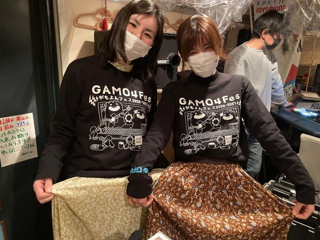 GAMO4 Fesさんのインスタグラム写真 - (GAMO4 FesInstagram)「【がもよんフェス5日目】 カラオケイルソーレ 涙涙の会場となりました😭❤️ . 明日はこちら💁‍♀️💁‍♂️ 遂に週末！2会場なります！ 『GAMO4 Fes 2021 -day.6-』 . 2/27(土) cafe bar 鐘の音 . 【ACT】 funnySkash(Acoustic ver.) スムージチークス 中村利紗 岸田冬志樹(東京) 一山楓 咲弥 正岡莉奈 二段優希 石坪日菜 鋭光 . 【パフォーマー】 魔法使い 真生(MASAO) . 【MC】 廉林優 0x3x8 . ▶︎YOUTUBE LIVEの配信先はこちら https://www.youtube.com/watch?v=sr3v48B3hQ0 ▶︎アーティストへの応援投げ銭はこちら https://passmarket.yahoo.co.jp/event/show/detail/01dtpz11gnx1n.html ▶︎詳細はこちら https://ameblo.jp/g4f-official/entry-12654822523.html . 2/27(土) イタリアンバールISOLA . 【ACT】 ウエノタカユキ 茉寿 KENG 加納兄弟 沖崎太亮 白川泉 戸田大地 ミイユウスケ 山内一生 SIG&かみん . ▶︎YOUTUBE LIVEの配信先はこちら https://www.youtube.com/watch?v=Z00vfsoIG8s ▶︎アーティストへの応援投げ銭はこちら ‪https://passmarket.yahoo.co.jp/event/show/detail/015khh11gp0qh.html‬ ▶︎詳細はこちら ‪https://ameblo.jp/g4f-official/entry-12654841080.html‬ . . #がもよんフェス #gamo4fes #おうちでがもよん #おうちフェス #オンラインフェス #ライブ配信 #無観客ライブ #無観客ライブ生配信  #配信ライブ #配信フェス #がもよんフェス実行委員会  #蒲生四丁目 #がもよん #城東区 #ライブハウス #ライブバー #鐘の音 #音楽イベント #ライブイベント #音楽フェス #ミュージックフェス #サーキットイベント #live情報 #フェス #地域イベント #地域活性化 #地域創生 #まちづくり #音楽好きな人と繋がりたい」2月27日 2時50分 - gamoyon_fes