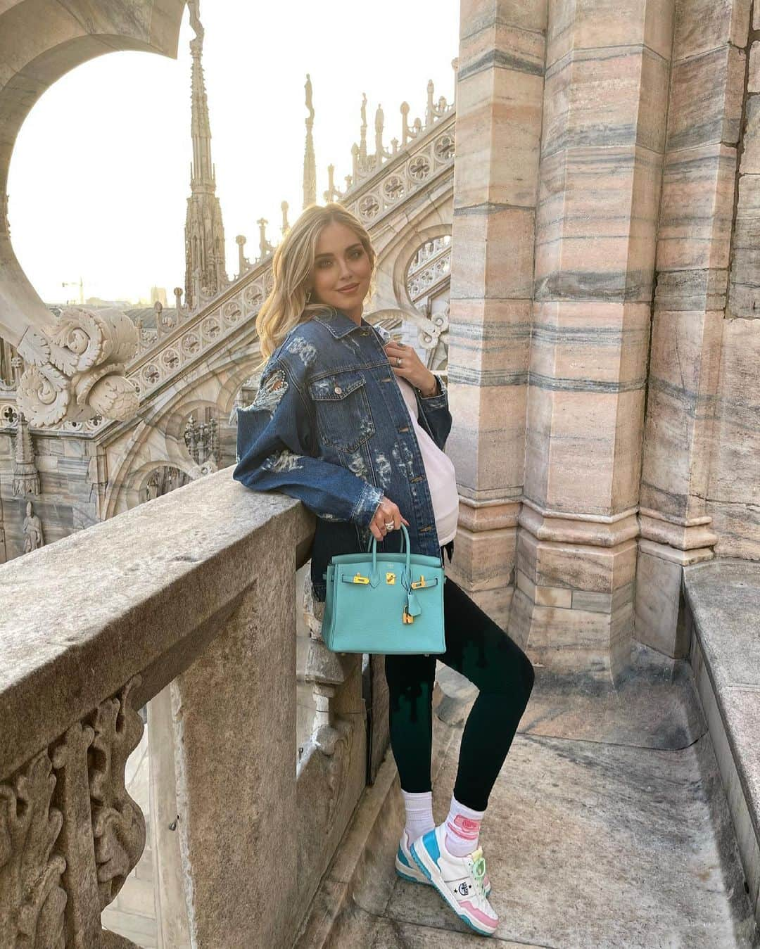 キアラ・フェラーニさんのインスタグラム写真 - (キアラ・フェラーニInstagram)「Shot in the most epic location today: the top of the Duomo 💖」2月27日 3時07分 - chiaraferragni