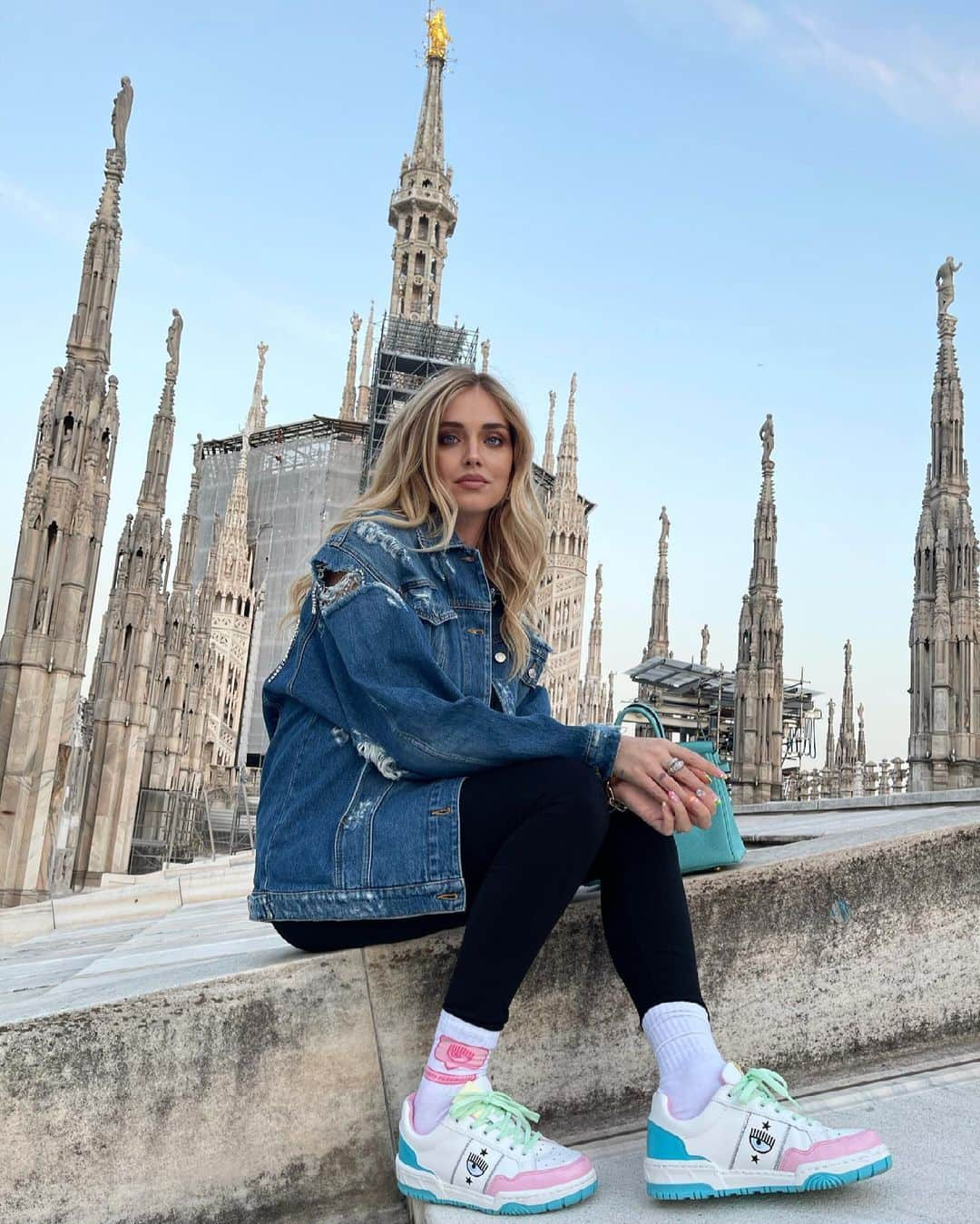 キアラ・フェラーニさんのインスタグラム写真 - (キアラ・フェラーニInstagram)「Shot in the most epic location today: the top of the Duomo 💖」2月27日 3時07分 - chiaraferragni