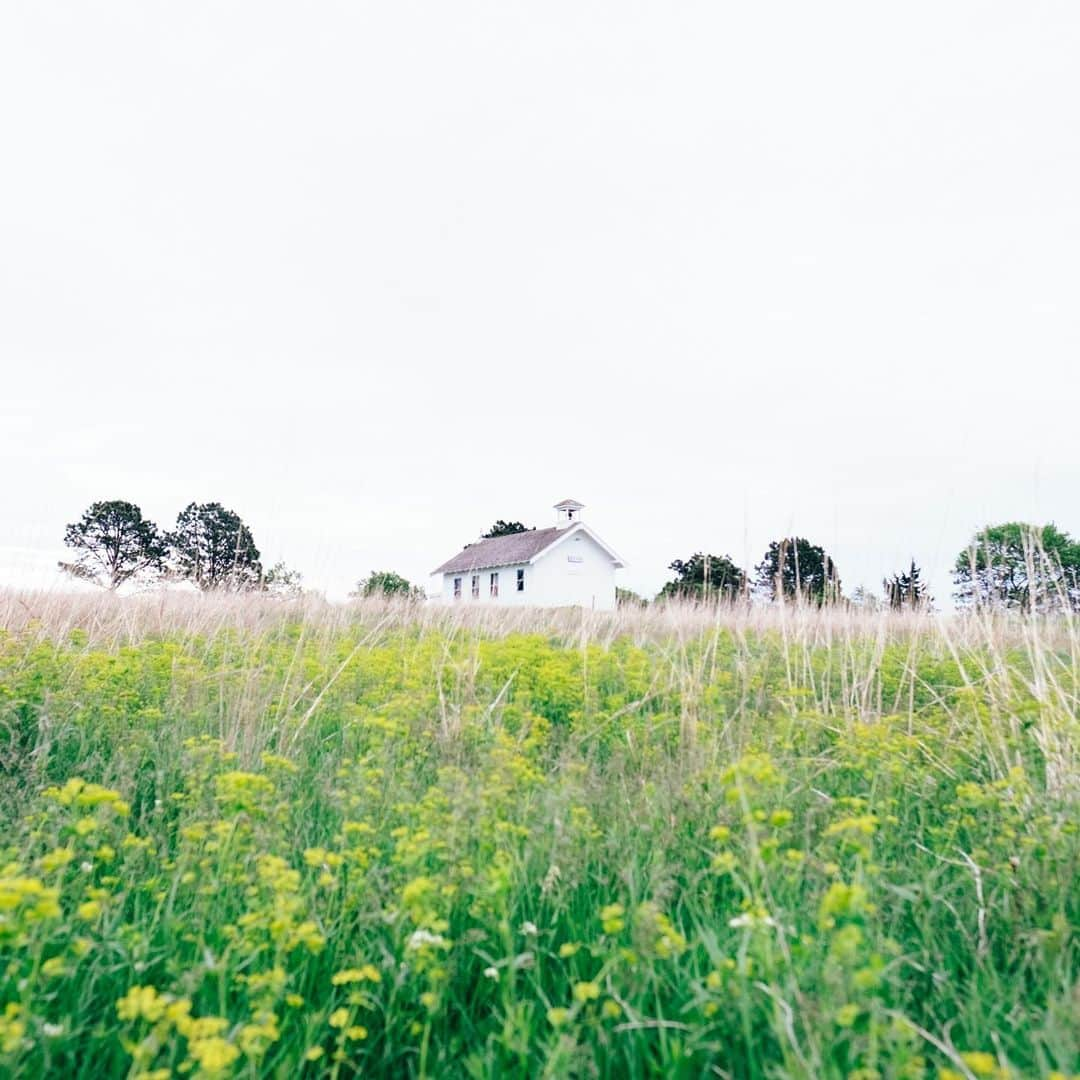 FOLKさんのインスタグラム写真 - (FOLKInstagram)「My soul is filled with an eternal wanderlust. I dream of covering all the interstates, highways, and long forgotten footpaths of this nation. I dream of truly understanding the American experience with an empathetic naivety. Over the past ten years I’ve gotten to take so many trips across this country. I’m desperate to travel again. I’m desperate to see California again. I’m desperate to see Iowa again. On the blog I’m looking back at some of my favorite roadtrips. Today I start with the very biggest. @goinghome.co and I dreamt of driving from Atlantic to Pacific...so we did. We borrowed a @cadillac and headed out like @leannrimes in One Way Ticket (because I can). This is our 2016 roadtrip (I know road trip is two words, but I refuse) and if you’d like to see the full gallery of @goinghome.Co’s images from the trip go to our website. #liveauthentic #livefolk #roadtrip #americana #cadillac #folkmagazine」2月27日 3時03分 - folkmagazine