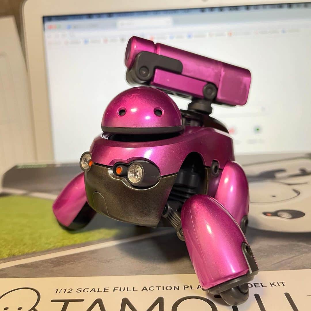 小森高博のインスタグラム：「TAMOTUくん。キャンディ塗装でソープランドピンクにしました🍔」