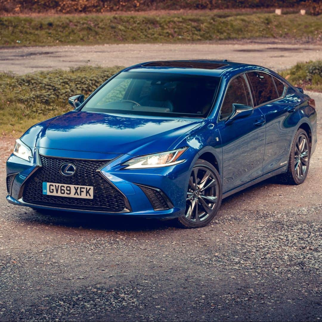 Lexus UKのインスタグラム：「A sharp design that leaves an impression. #LexusES F Sport.」