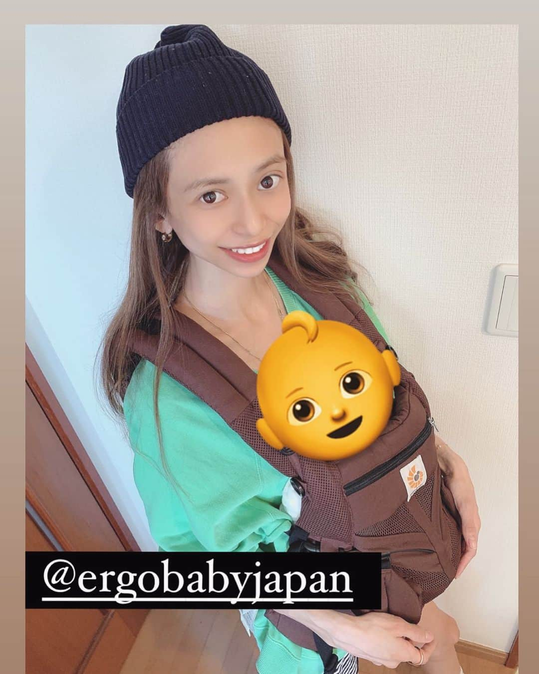 間宮梨花さんのインスタグラム写真 - (間宮梨花Instagram)「抱っこ紐 @ergobabyjapan  ❤️ #抱っこ紐 #エルゴ #エルゴベビー  #ergobaby」2月26日 18時17分 - rika_aizawa0329