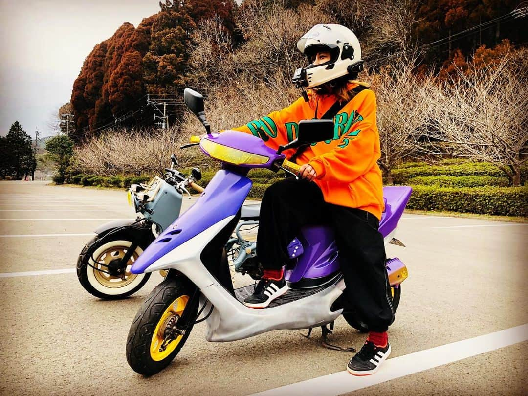 よもぎのインスタグラム：「原付ツーリングしてきた🛵🛵💗  #原付 #バイク #ツーリング #motorcycle #原付女子  #原付ツーリング  #スーパーディオ #dio  #af27 #旧原付 #自家塗装 #バイク女子」