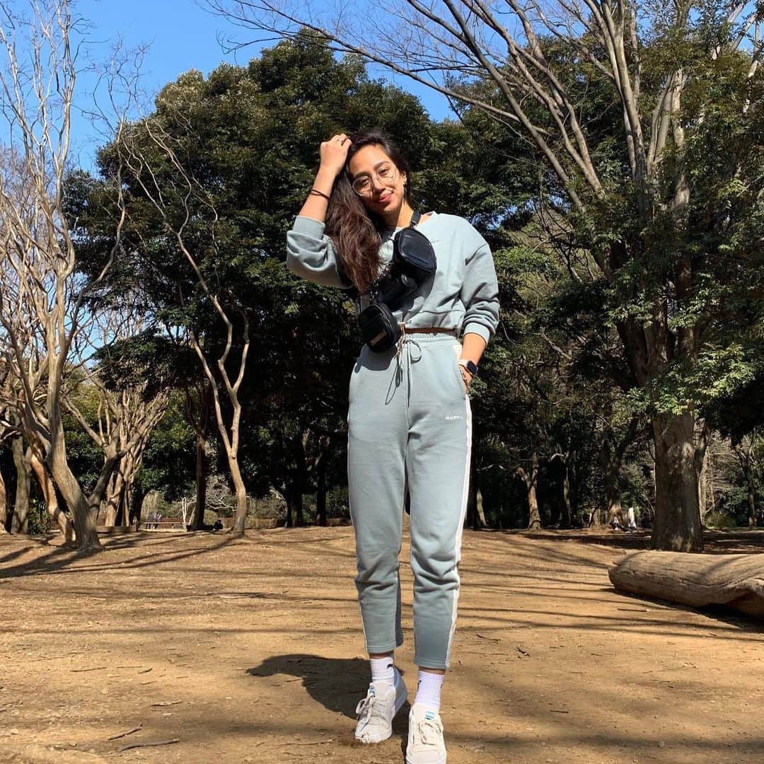 Megha Shrestha のインスタグラム：「あっという間に週末ー🦋✨ 時間過ぎるの早いなぁ🔥🔥」