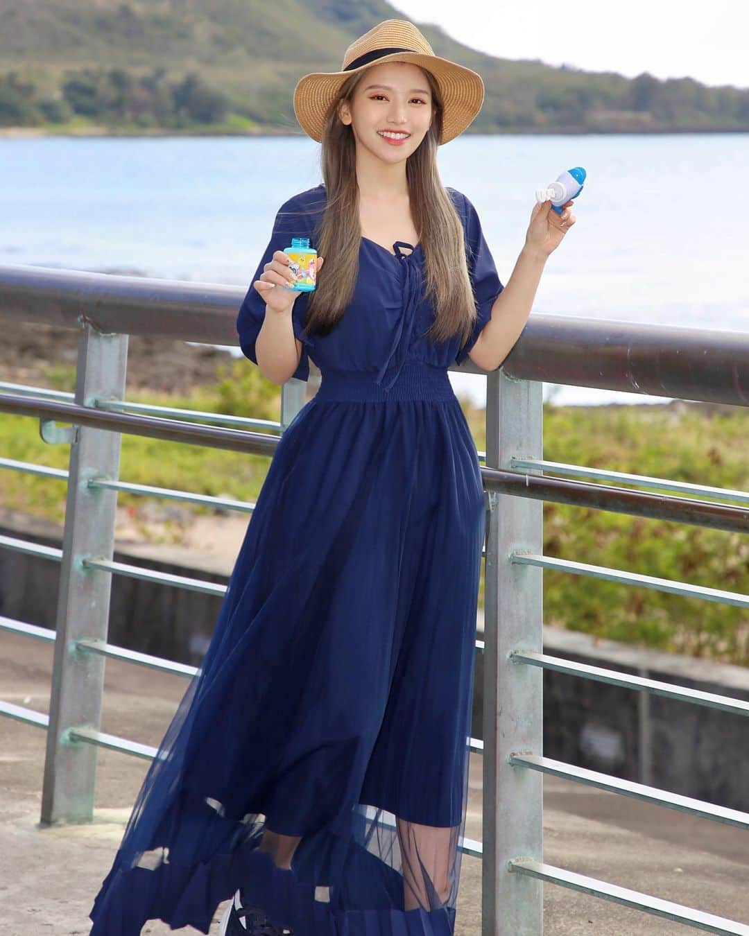 蔡瑞雪（Ruixue Tsai）さんのインスタグラム写真 - (蔡瑞雪（Ruixue Tsai）Instagram)「有人跟我一樣很喜歡去海洋館嗎？ 看到海洋生物真的很療癒💕 好喜歡這套藍色洋裝 讓我變成海洋的一員🐳 Dress @vivaking.co」2月26日 18時27分 - snowbabyq