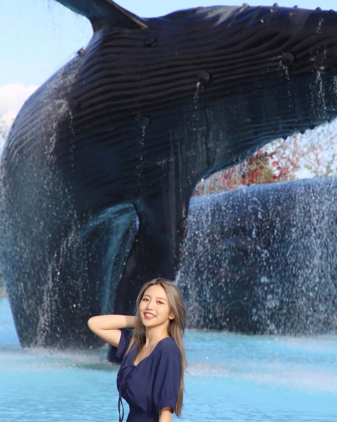 蔡瑞雪（Ruixue Tsai）さんのインスタグラム写真 - (蔡瑞雪（Ruixue Tsai）Instagram)「有人跟我一樣很喜歡去海洋館嗎？ 看到海洋生物真的很療癒💕 好喜歡這套藍色洋裝 讓我變成海洋的一員🐳 Dress @vivaking.co」2月26日 18時27分 - snowbabyq