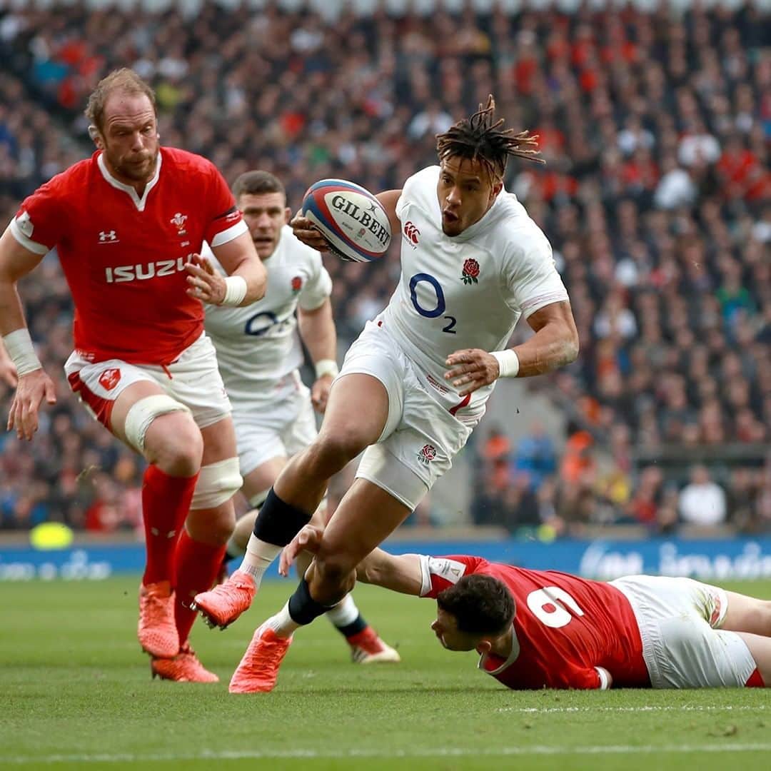 のインスタグラム：「Happy birthday @anthonywatson 🎉🎈🌹 #WALvENG」