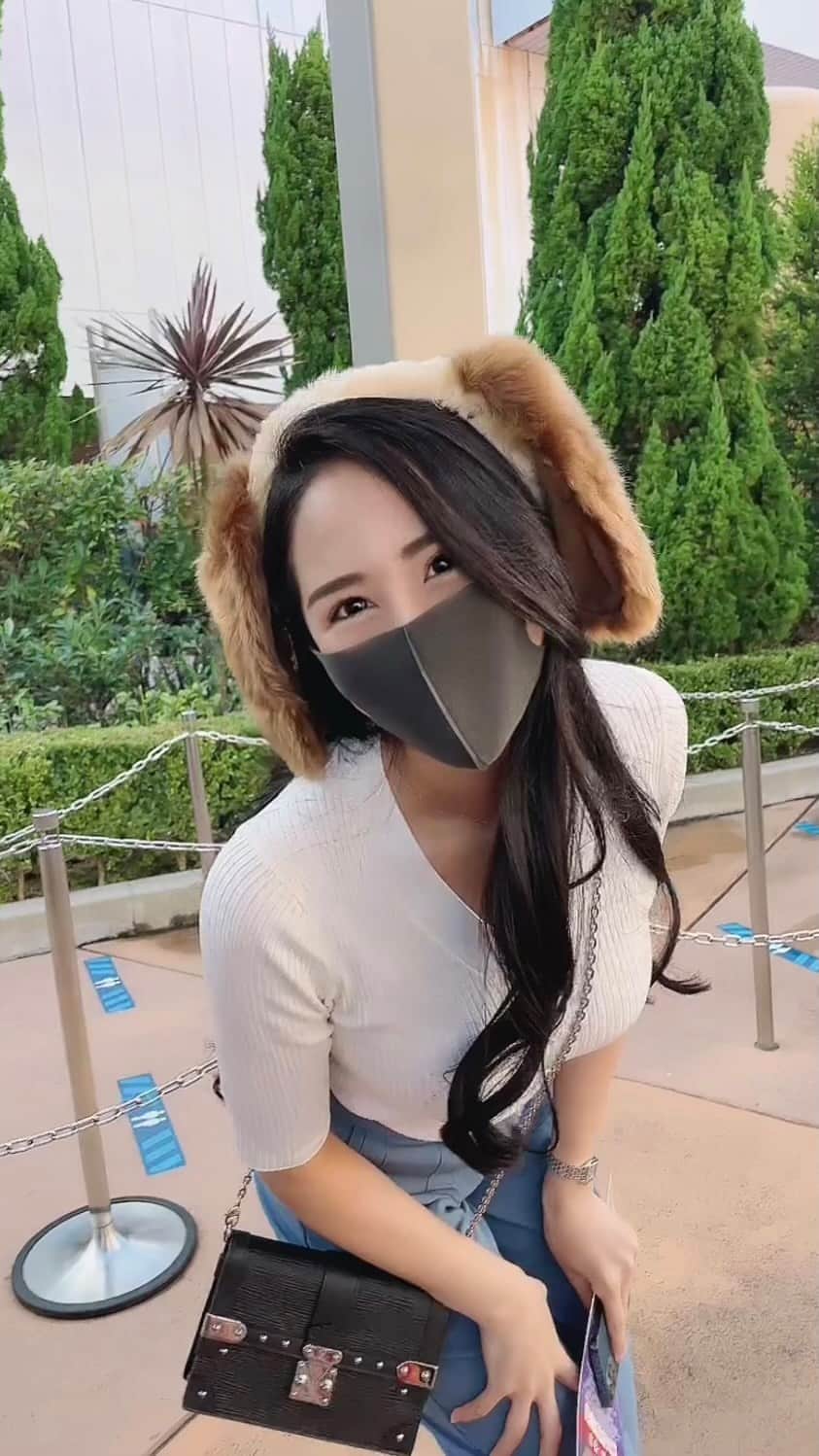 𝐾𝐴𝑁𝐴𝐸のインスタグラム：「𝚄𝚗𝚒𝚟𝚎𝚛𝚜𝚊𝚕 𝚂𝚝𝚞𝚍𝚒𝚘𝚜 𝙹𝚊𝚙𝚊𝚗✴︎  早く暖かくならないかなぁ☺︎❤︎  #ユニバ #ユニバーサル #ユニバコーデ #スヌーピー #ユニバーサルスタジオジャパン #大阪 #黒髪 #黒髪ロング #魔法 使えるようになりたい#アラジン #usj #universalstudiosjapan #japanesegirl #uss #ush #유니버설스튜디오재팬 #여행그램  アラージンのように〜🪄🪔 最近カラオケで歌って耳から離れない♩」