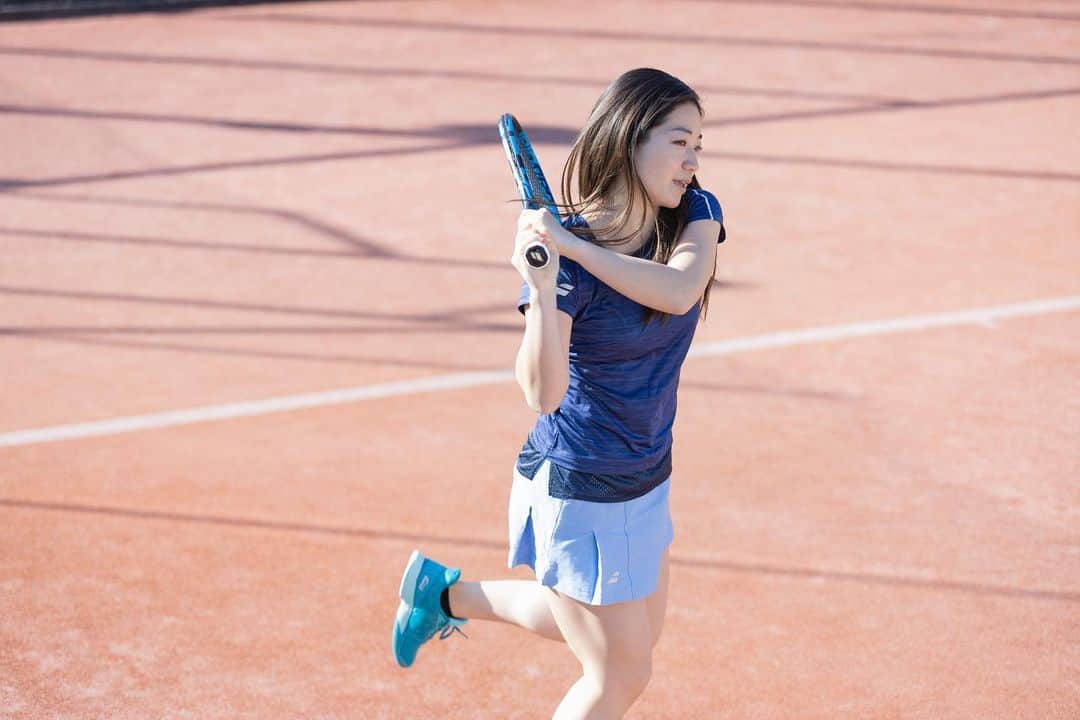 吉冨愛子 のインスタグラム：「バボラ春夏モデルウェア👗  青コーデ💙💙  #tennis #tennis🎾 #babolat #babolattennis #babolatjapan #babolatfamily #spring #summer #model #new #テニス #バボラ #バボラジャパン #春夏モデル #ウェア #ピュアドライブ」