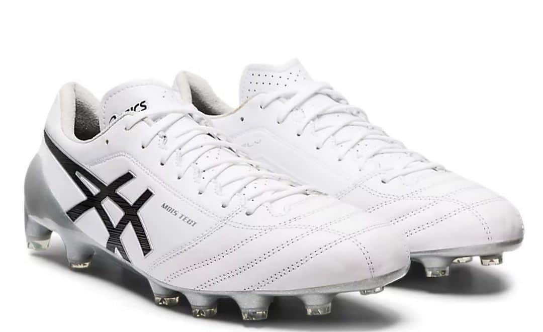 石原広教のインスタグラム：「今シーズンからは#asics ！ 明日からの開幕戦はスパイクにも注目👀  #ASICSFOOTBALL #IMoveMe #TeamDSLIGHT #本物志向 #DSLIGHT  #DSLIGHTXFLY4」