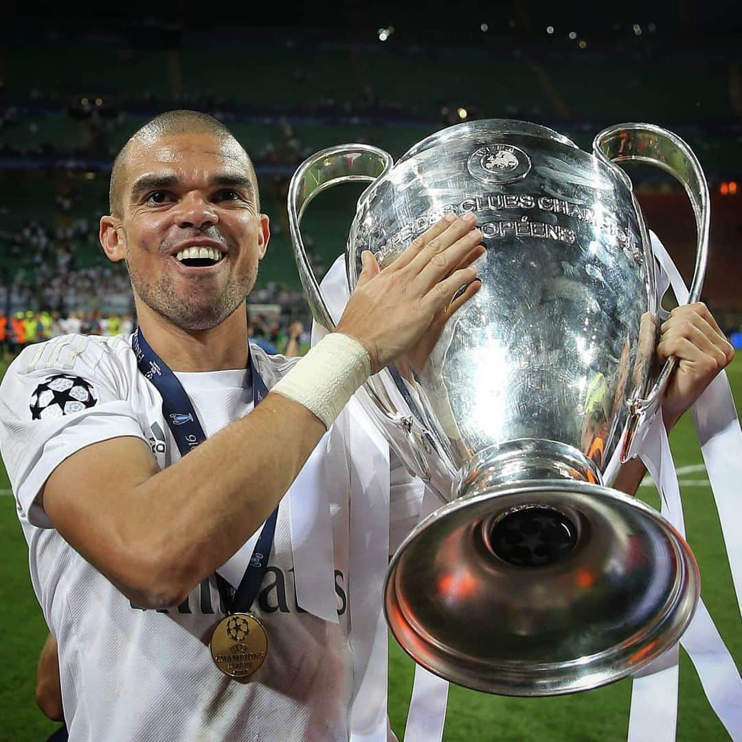 UEFAチャンピオンズリーグさんのインスタグラム写真 - (UEFAチャンピオンズリーグInstagram)「🔝 In your top 3 Real Madrid heroes? 🎂🎈 Parabéns Pepe!   #UCL #HBD #RealMadrid」2月26日 18時48分 - championsleague