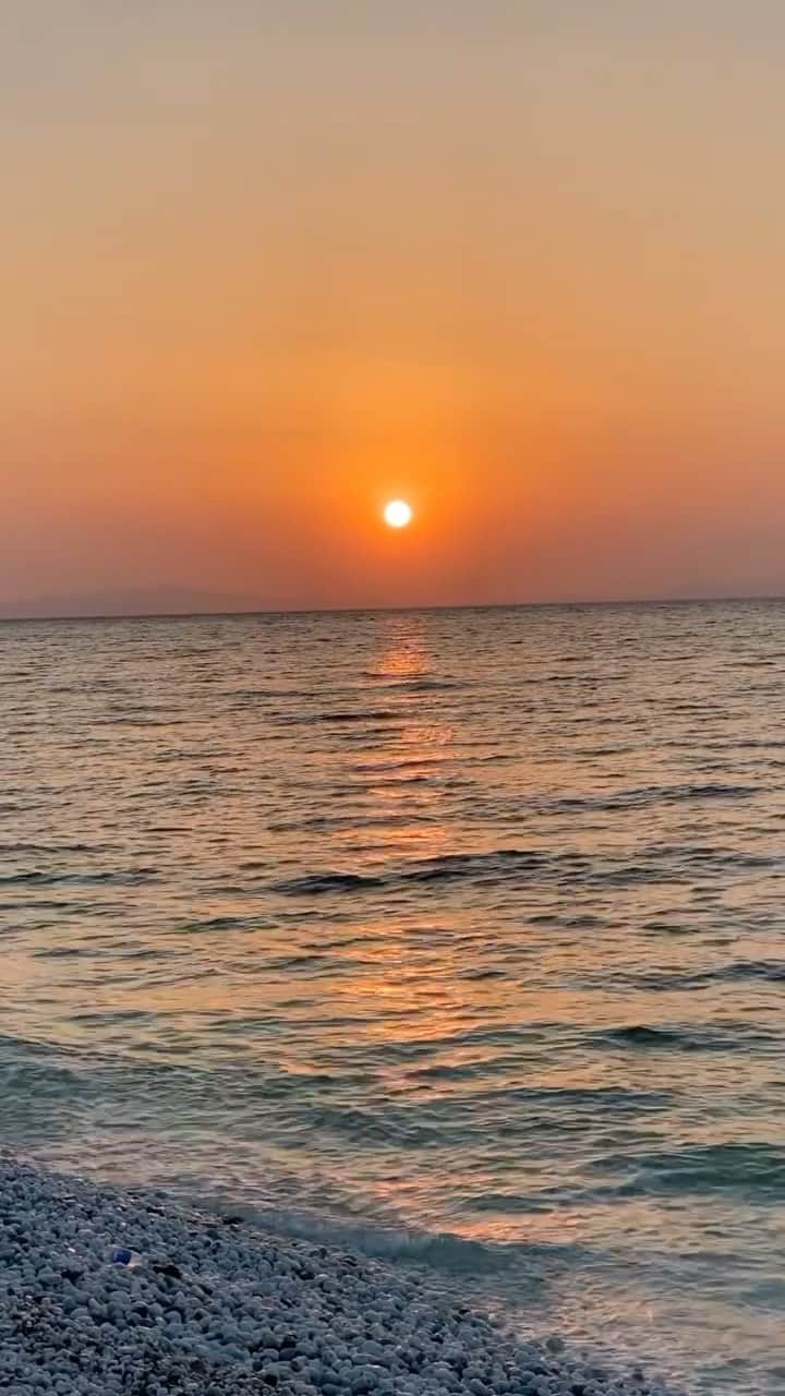 下仮屋カナエのインスタグラム：「🌴🌅🌴🌅🌴 . . 夕陽が綺麗だった日🌈 癒される💕」