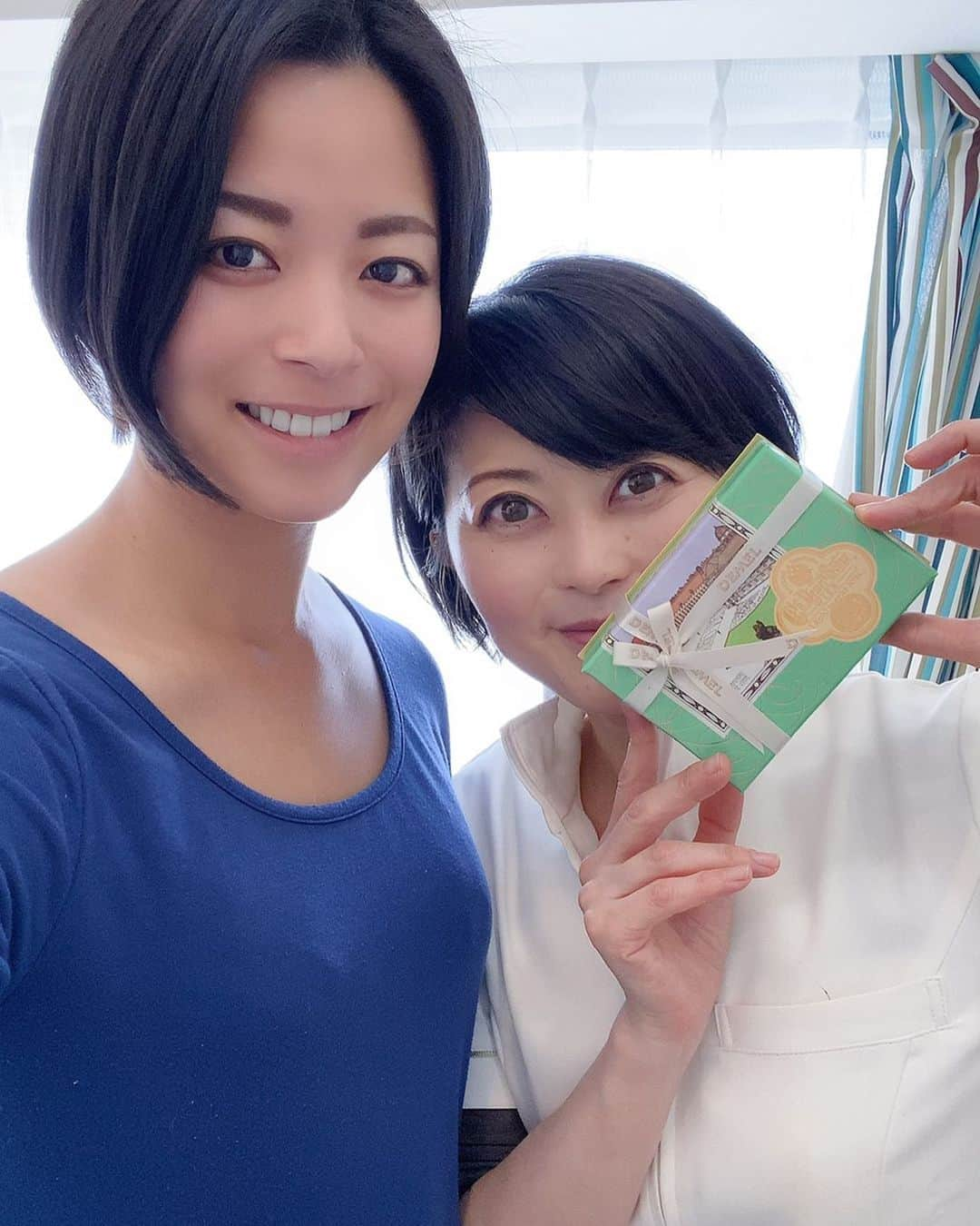 みやざきやすこさんのインスタグラム写真 - (みやざきやすこInstagram)「ゆみちゃんがバレンタインチョコくれたよ〜❤️  優しすぎる😭❤️ 美人で細かい心遣いができる女性なんですよー❤️❤️❤️  ほんと好き❤️  👉施術予約と詳細はアメブロやLINE@の登録時にご案内してます😊﻿ @yasuko.miyazaki333﻿ ↑クリックでプロフィールトップに飛びます。﻿ .﻿ 🖥 http://heavens-door03.com﻿ ﻿ LINE@登録で無料のバストアップ動画プレゼント❤️﻿ 🆔@mjp6622n﻿ ﻿ #やすこの乳活#バストアップ #下垂 #デコルテ #授乳後 #バストアップサロン #ヘブンズドア  #東京都  #育乳 #育乳ブラ#バストアップ方法 #美乳#美胸 #女性ホルモン#バストケア#ブラデリス#育乳女神 #くびれ #ダイエット﻿ #オンラインサロン #妊活 #サプリメント#ヘブンズドアへようこそ #予防医学 #食事法」2月26日 18時56分 - yasuko.miyazaki333