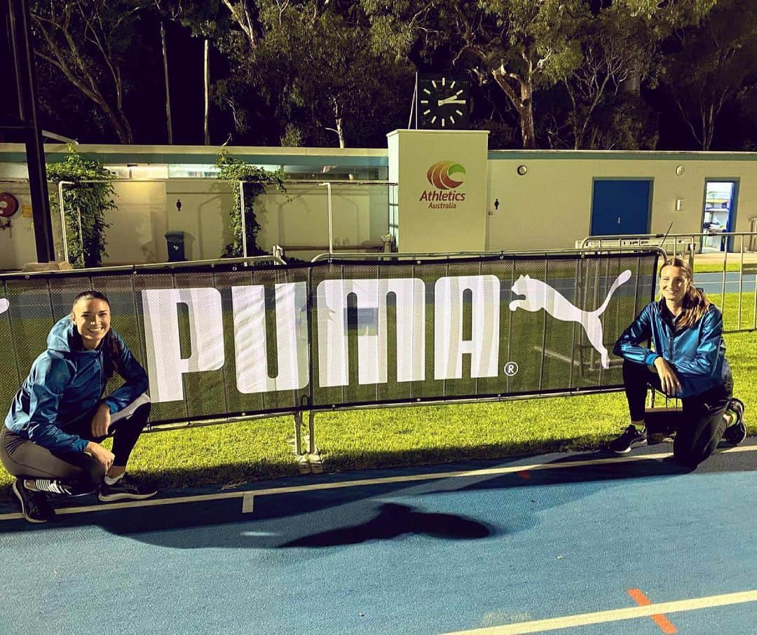 ミシェル・ジェネクのインスタグラム：「Just a couple of Puma girls ❤️ One of my favourite parts about being back racing is seeing all my lovey friends from around Australia again! @puma @pumaperformance @nicolalmcdermott」