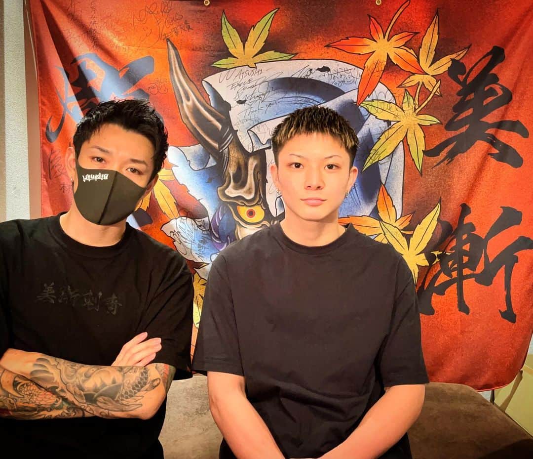 彫師美漸のインスタグラム：「@k3b.mss NEWtattoo ・ 3/28 Ｋ１ファイト👊✨ ・ #k1 #玖村将史 #美漸レタリング  #刺青 #彫師 #美漸 #彫師美漸 #海老名 #中目黒 #タトゥー #東京タトゥー #tokyo #tattoo #art #fashion #bizenart #bizen #문신　#Bizentattoo  #tattooer #tattooist #tattooartist #tattooart #tattooshop #japanesetattoo」