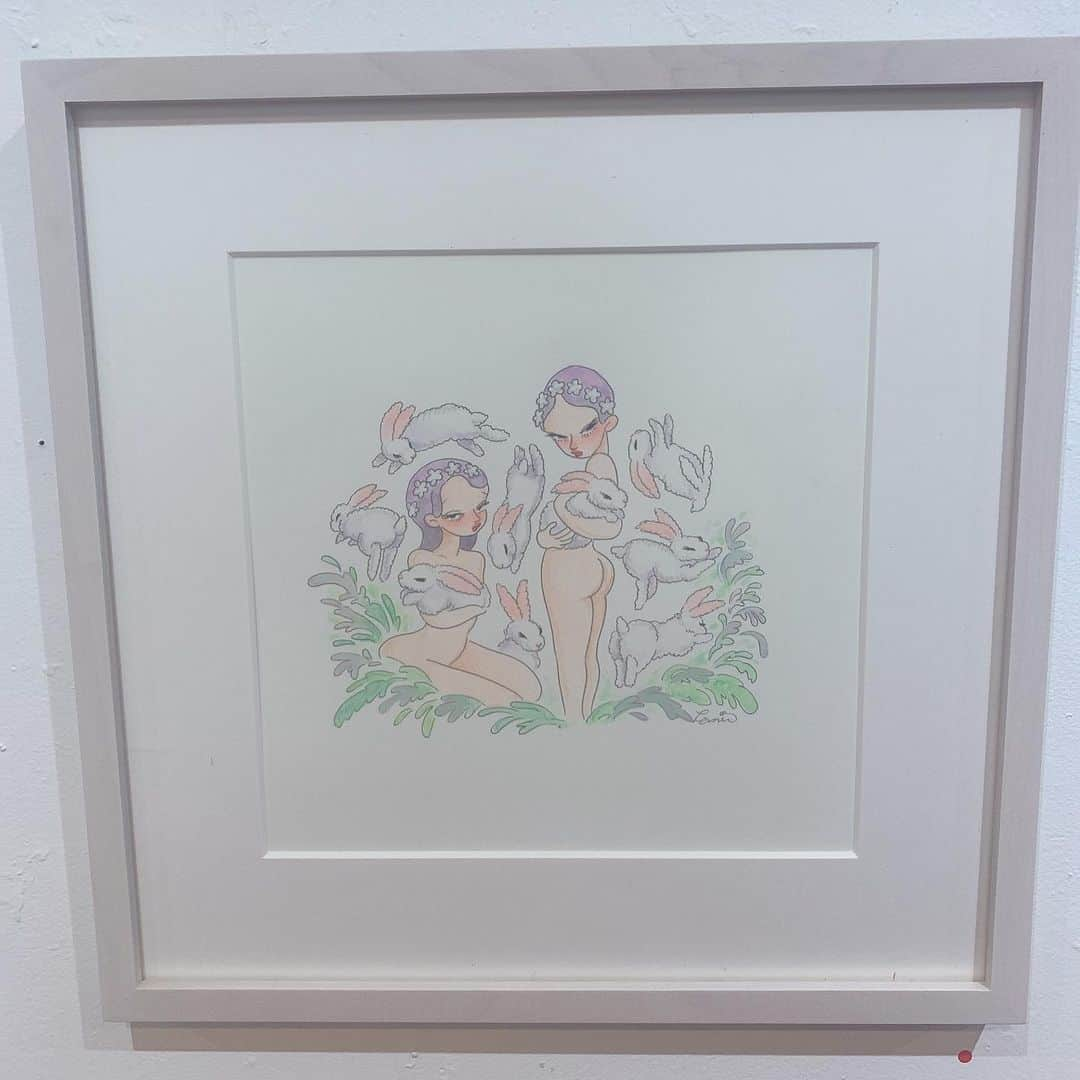 北出菜奈のインスタグラム：「_ _  CDジャケットを以前描いていただいたり、ファンアートも描いてくれて大好きな 個展 GO TO SCHOOL クミちゃん @kumi_artwork へ💖  クミちゃんの世界観大好き🎀 可愛くて妖精みたいなのに表情がとても人間らしいところとか、繊細な色使いはクミちゃんだけの生み出せる女の子👩🏻‍🦳  うさちゃんとか動物達も愛らしい🐰  □2月23日（火）- 2月28日（日） □L' illustre Galerie LE MONDE @galerie_lemonde  □12:00 – 20:00 ＊最終日のみ17:00まで  #アート #art #美術館 #museum #modernartmuseum #美術 #designer #photographer #fashionart #comtemporary #outsiderart #inspiration #fabulous #modernart」