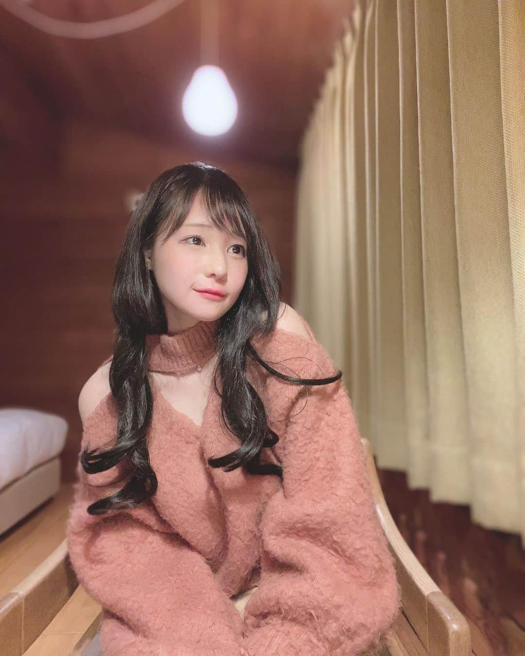 茜さやさんのインスタグラム写真 - (茜さやInstagram)「ニットが好き🧶  #ニット #miia #ファッション  #浴衣　#撮影　#軽井沢プリンスホテルスキー場 #軽井沢　#アイドル　#グラビアアイドル #Japan #japanesegirl  #yukata #karuizawa #lodge」2月26日 18時51分 - saya.akane