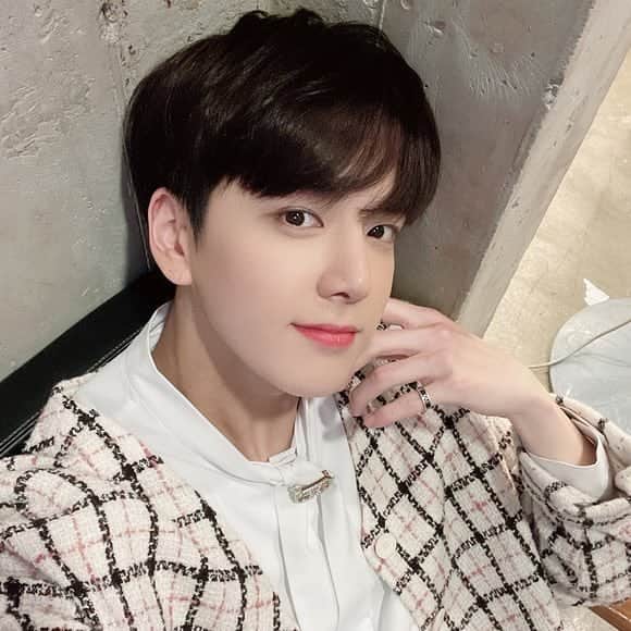 ヨンフンのインスタグラム：「#THEBOYZ #더보이즈 #YOUNGHOON #영훈」