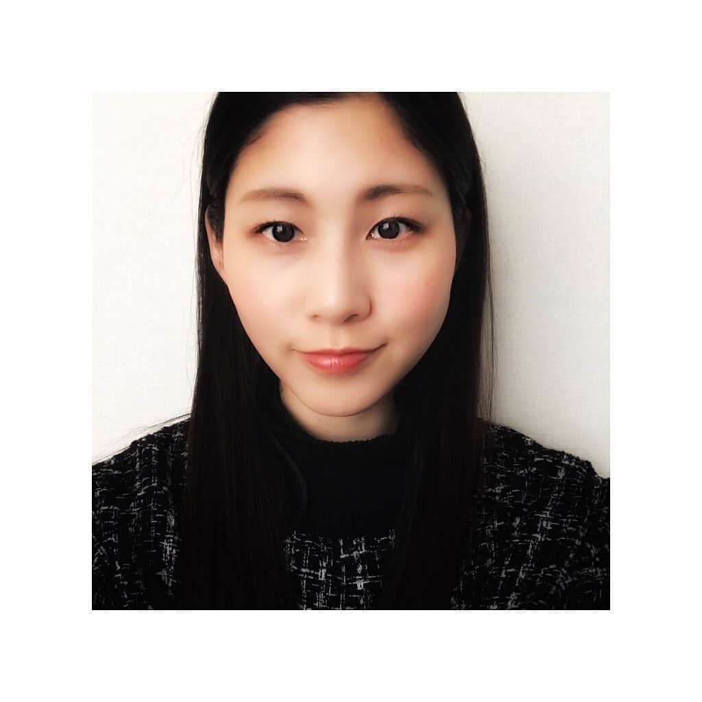 のインスタグラム：「花粉症たいへんだ🥲  #まだ目がかゆくなかった時の私  #alergiaalpolen #selfie」