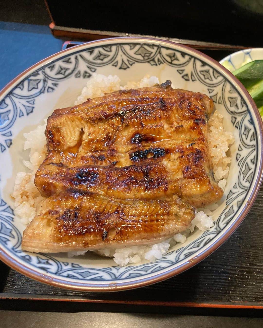 D-中山さんのインスタグラム写真 - (D-中山Instagram)「【うなうなスタミナ】﻿ 並んだ食べる鰻は美味すぎた﻿ ふわっふわっとろっとろっ﻿ 肉より好きかも、永遠に食べれる﻿ まじか肉超えかよ﻿ 肉超え肉太郎かよ﻿ なんだそれ﻿ ぼくの語彙力ご臨終﻿ ヒェーーーイ‼️﻿ 鰻の脂は健康にいいけど、多いので食べすぎ注意‼️﻿ ﻿ ﻿ Dー‼️‼️‼️‼️‼️‼️﻿ #お笑い#芸人#筋トレ#筋肉#マッチョ#ボディビル#jbbf#フィジーク#fitness#スイーツ#スイーツ男子#コンビニスイーツ#恵比寿カフェ#代官山カフェ#渋谷カフェ#新宿カフェ#東京カフェ」2月26日 19時06分 - abc.d23