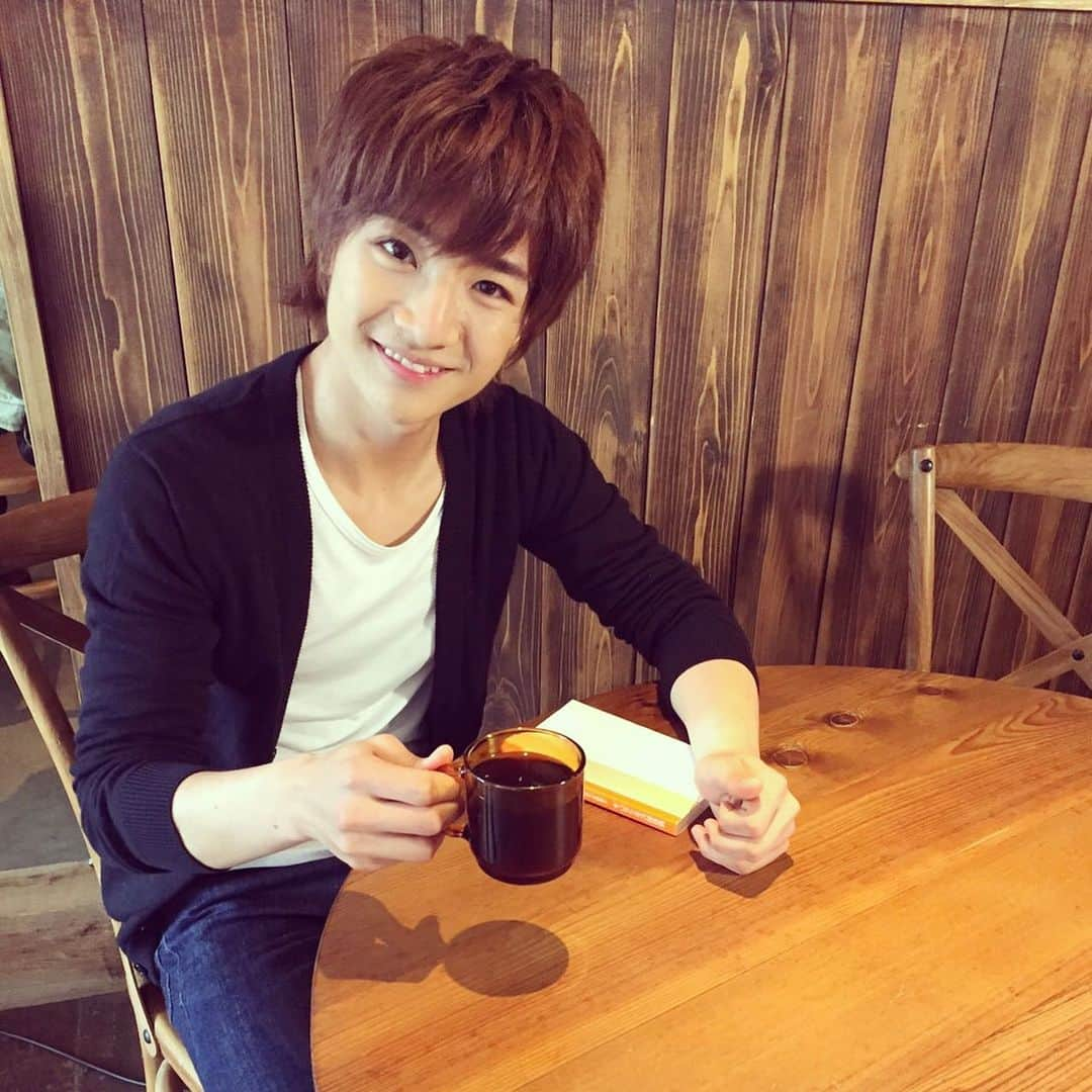 本田剛文さんのインスタグラム写真 - (本田剛文Instagram)「10年活動してきて髪の毛を染めていたのは 映画の役作りで茶髪にした時の 僅か1ヶ月足らずなんだけど 実際のところ何色が似合うと思いますー？？  いや、基本は黒髪・命で いくつもりではあるんだけどね！  参考までにね！！  #染髪 #カラーリング #黒髪 #茶髪 #その他もろもろ  #皆さん #好み #教えてください  #当面染めるつもりはないんだけどね #ボイメン」2月26日 19時05分 - boymen_honda