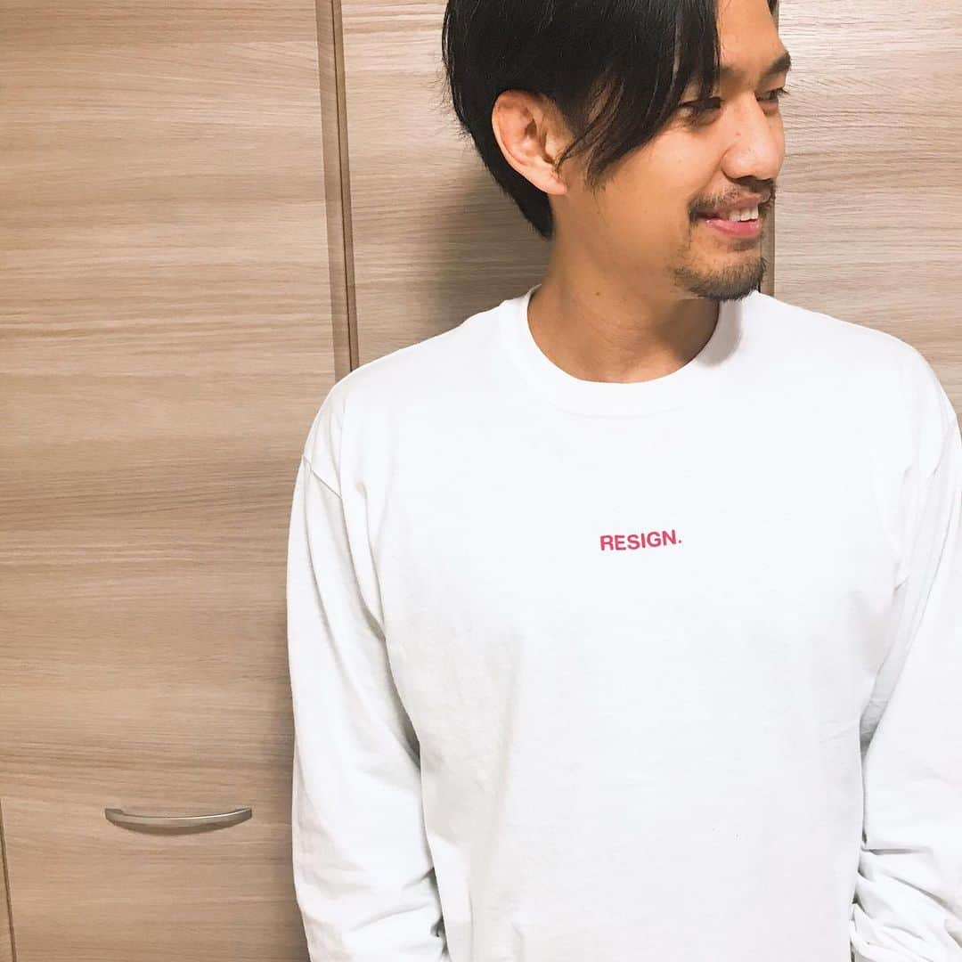のインスタグラム：「サイコー！！！ デザイン鬼カワ！ 久しぶりの休みでようやくオシャレ着！ 身体でかくしたらシルエット変わってまた楽しめる予感。  #葵揚 #RESIGN.  @resign.official  @iamyoooooooooooo」