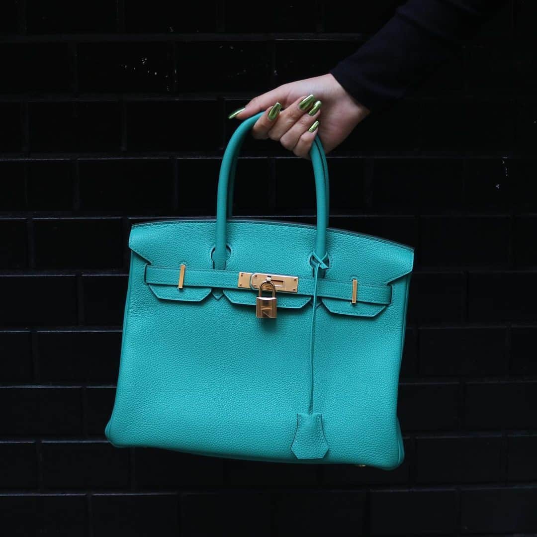 のインスタグラム：「Hermes Birkin 30 Togo in Vert vertigo   🛒Available Online for Purchase  Search Code: HB03817  ✈️Free Shipping Worldwide 📩DM for more info and pricing  ➡️info@amorevintagetokyo.com  #Vintage #AmoreTokyo #Authentic」