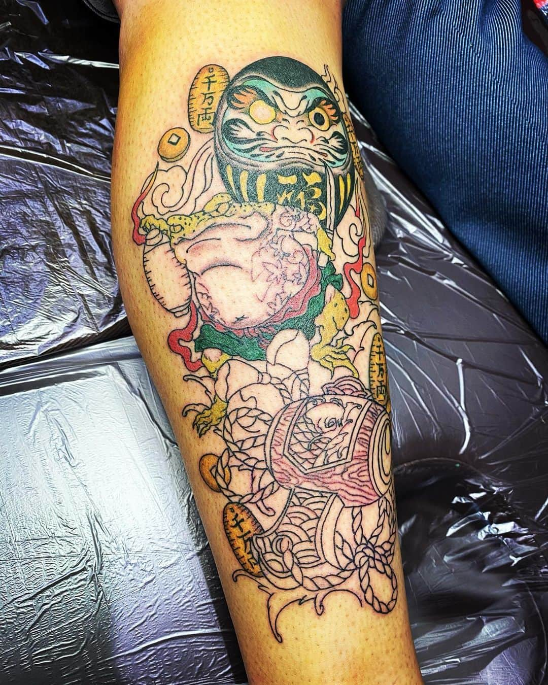 彫音reemisamaさんのインスタグラム写真 - (彫音reemisamaInstagram)「#達磨 #蛙 #打出の小槌  #刺青 #tattoo #和彫り #洋彫り #アートメイク #女彫師 #彫師 #八王子 #東京 #神奈川 #相模原 #Japanesetattoo  #irezumi #tattoogirl #彫音 #ガールズタトゥー #hiphop #Chicano #ワンポイント  #関東 #realstictattoo #メイク #make #お洒落 #眉毛」2月26日 19時16分 - horioto_tattoo