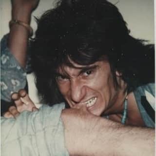 ロン・ウッドさんのインスタグラム写真 - (ロン・ウッドInstagram)「Get yer teeth into the weekend! Photo by @andywarhol_archive for the cover of Love You Live.」2月26日 19時17分 - ronniewood
