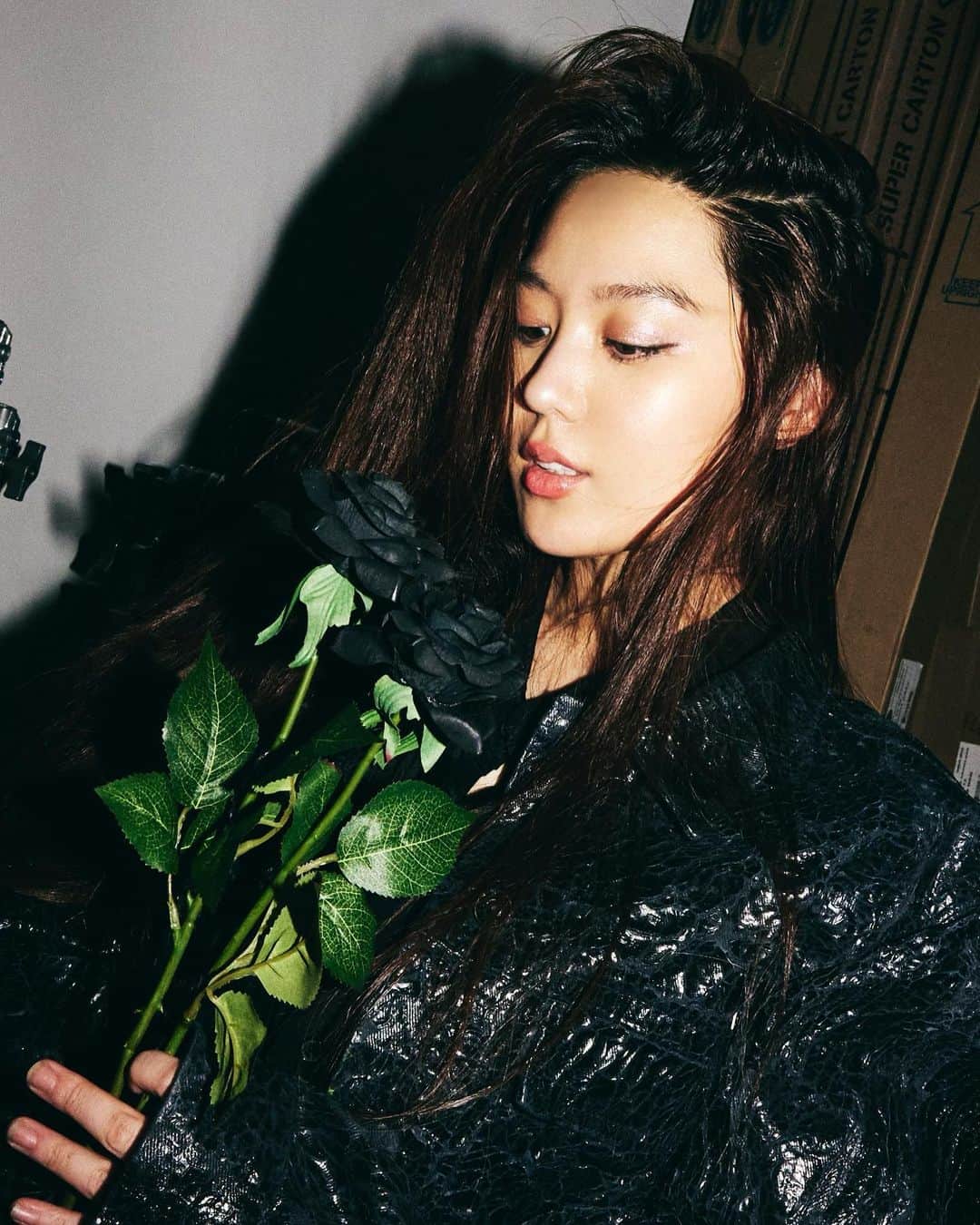 キム・ヒジョンのインスタグラム：「🤍⛓🔗🖇⛓ you are so givenchy🤍 @givenchyofficial」