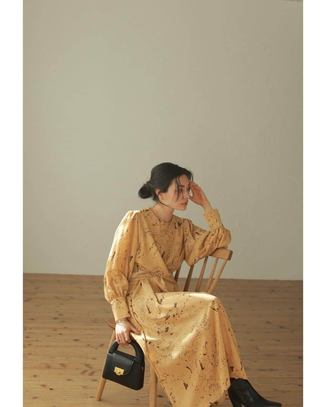 ACYMさんのインスタグラム写真 - (ACYMInstagram)「#preorder ✔︎Flower pattern long dress (YEL,BLK) . . 3月一部アイテムPRE OREDR受付中！ 3月アイテムは3/1(Mon)11:59まで送料無料。 画像をTAPして詳細をCHECK✈︎ . #ACYM #ootd #outfit #coordinate #instagood #instalike #2021SS #fashion #japan #tokyo #ワンピース #イエロー #イエローコーデ #柄ワンピ #柄ワンピース」2月26日 19時18分 - acym_official