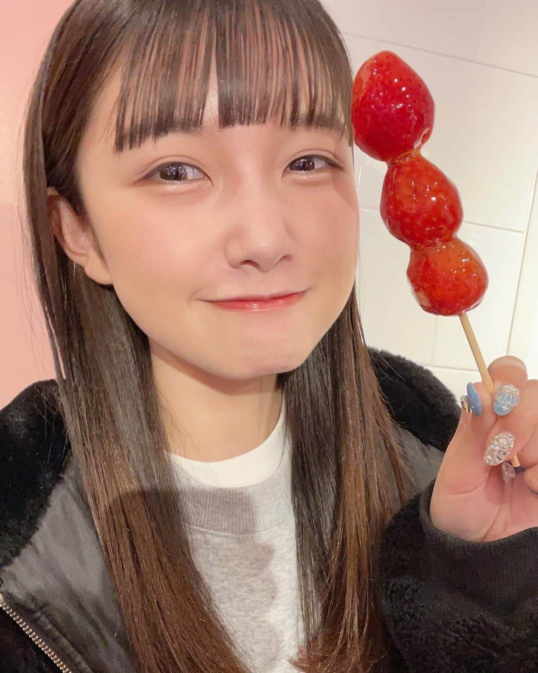 七瀬ひなたさんのインスタグラム写真 - (七瀬ひなたInstagram)「🍓🤍🍬  #いちご飴 #いちご #アイドル #地下アイドル #アイドル #黒髪 #ロングヘア #メイク #ナチュラルメイク #裸眼メイク #自撮り #自撮り女子 #清楚系女子 #白加工 #淡色女子 #サロモ  #ツインテール #プリント倶楽部 #量産型 #地雷女 #ぱっつん前髪 #ootd #fashion #ヘアアレンジ」2月26日 19時32分 - elsy_hinata