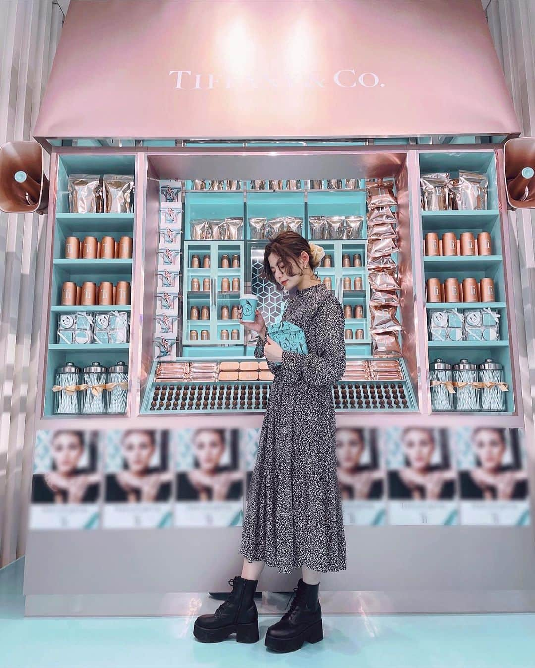 畑有里紗さんのインスタグラム写真 - (畑有里紗Instagram)「Tiffany cafe 💎 この時はテイクアウトしたけど 店内が可愛すぎた❤︎  この日履いてたブーツは @fabbyfabby_tokyo  履きやすいのが多くて この冬もほとんどがここのブーツ🤣👢  #arii_code#ティファニーブルー#ティファニー#ティファニーカフェ#ティファニーカフェ原宿#ティファニーカフェキャットストリート#fabbyfabby#ブーツ」2月26日 19時27分 - arii_m36