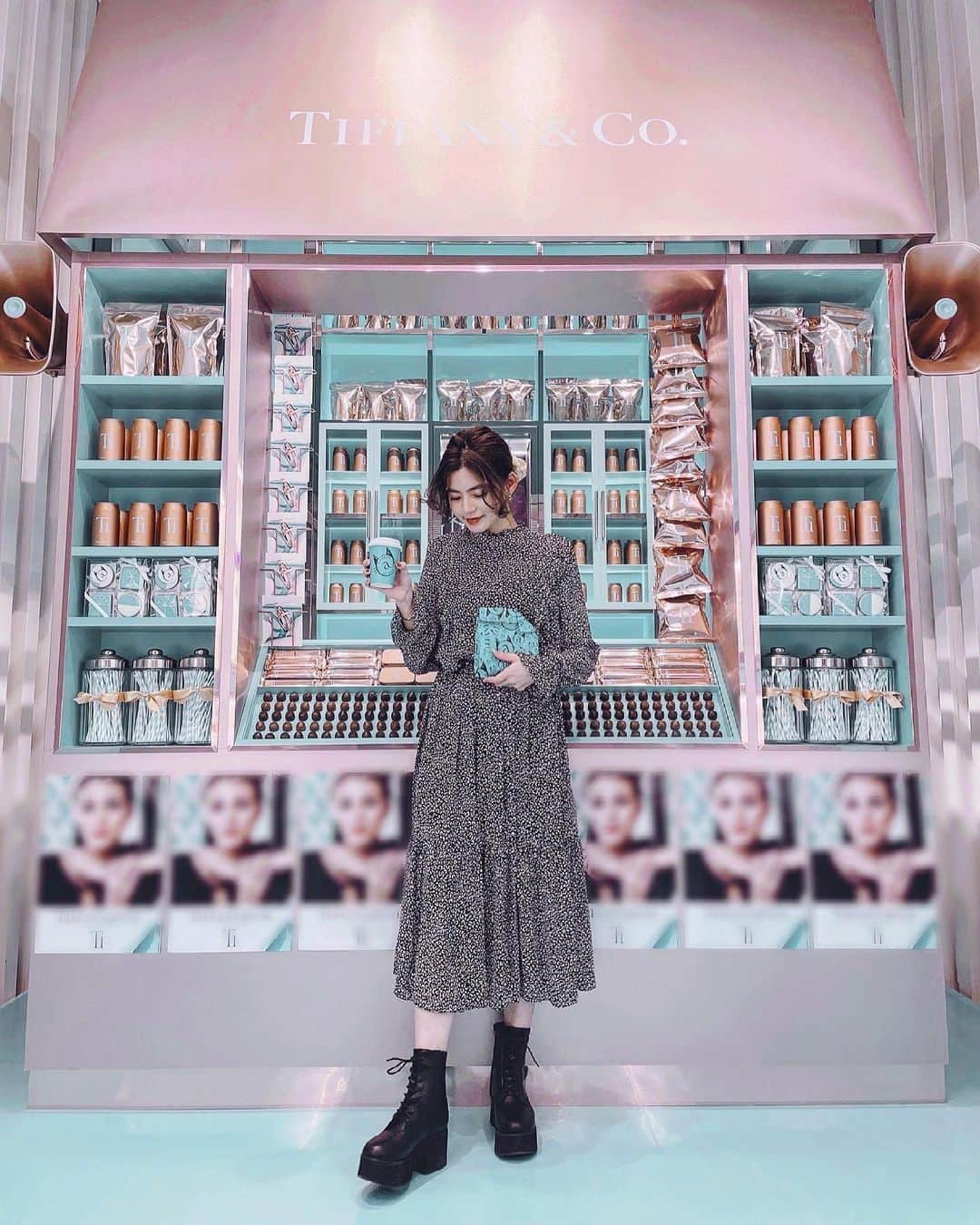 畑有里紗さんのインスタグラム写真 - (畑有里紗Instagram)「Tiffany cafe 💎 この時はテイクアウトしたけど 店内が可愛すぎた❤︎  この日履いてたブーツは @fabbyfabby_tokyo  履きやすいのが多くて この冬もほとんどがここのブーツ🤣👢  #arii_code#ティファニーブルー#ティファニー#ティファニーカフェ#ティファニーカフェ原宿#ティファニーカフェキャットストリート#fabbyfabby#ブーツ」2月26日 19時27分 - arii_m36